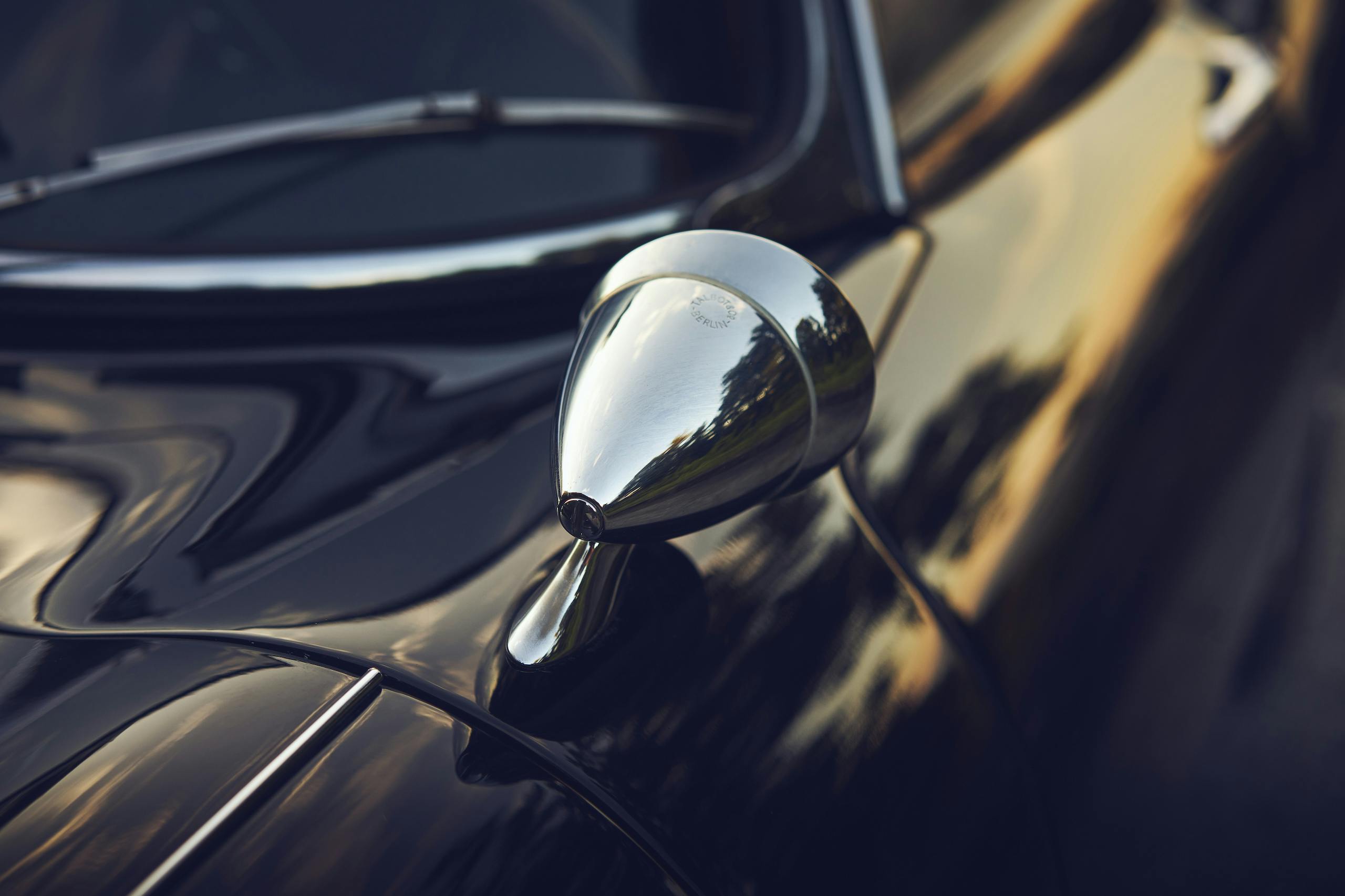 Jaguar E-Type mirror detail