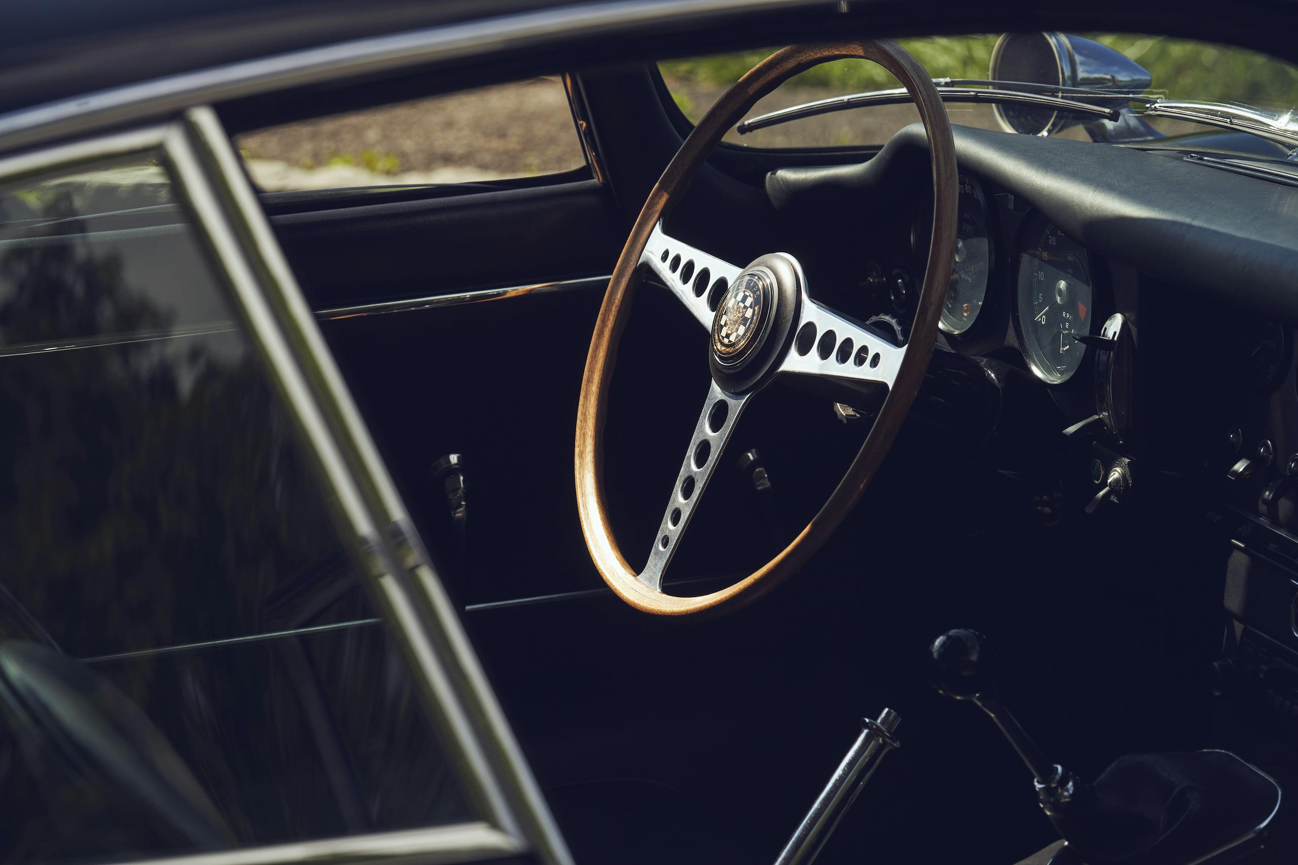 Jaguar E-Type interior steering wheel