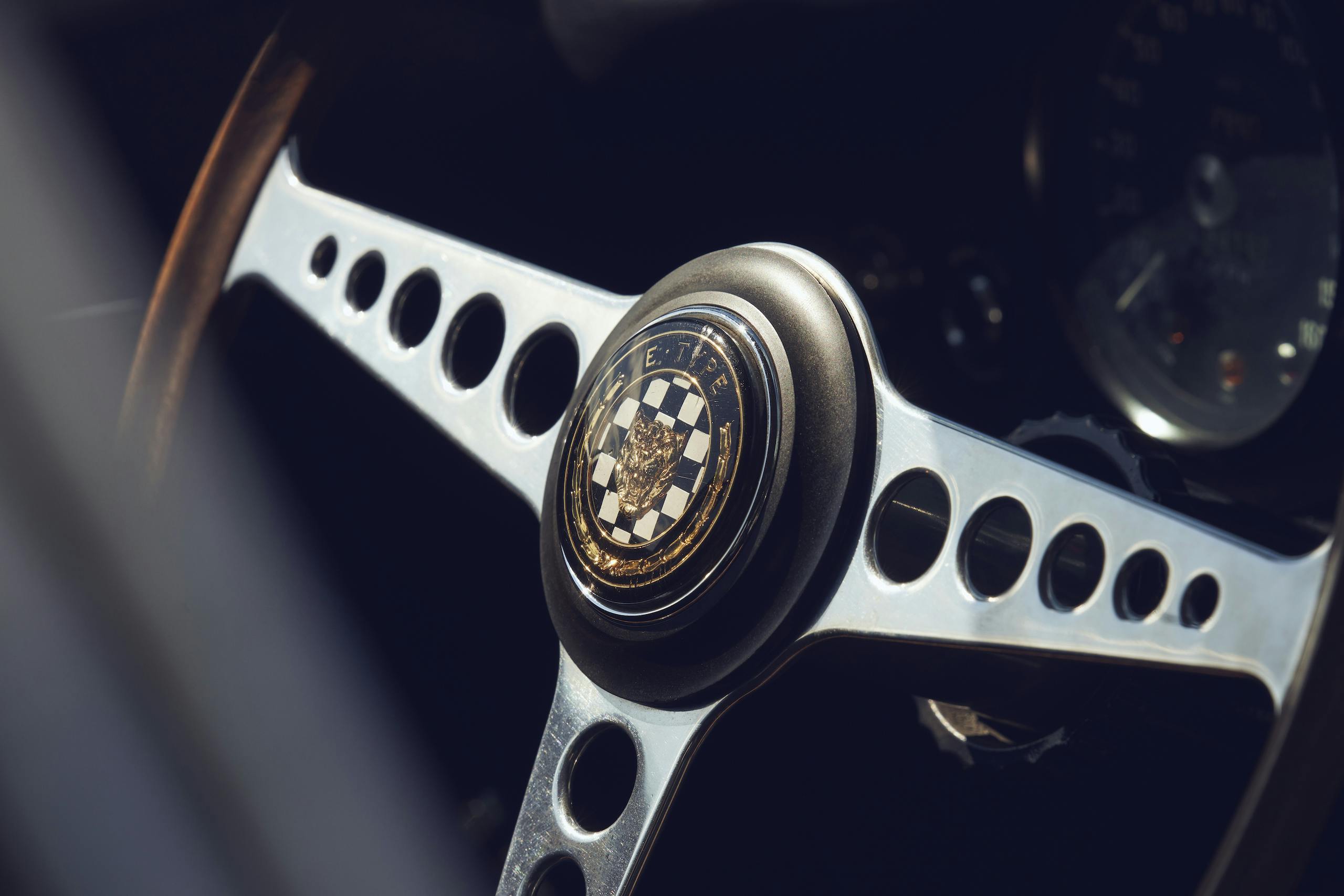 Jaguar E-Type steering wheel center detail