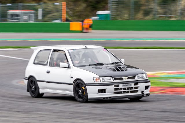 Nissan Pulsar GTI-R front three-quarter