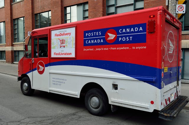 canada post mail truck