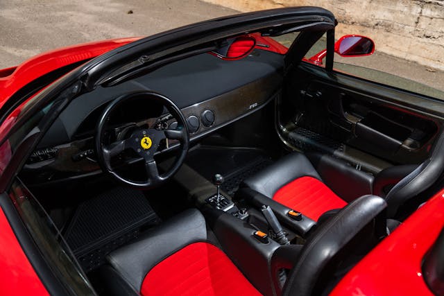 1995-Ferrari-F50 interior