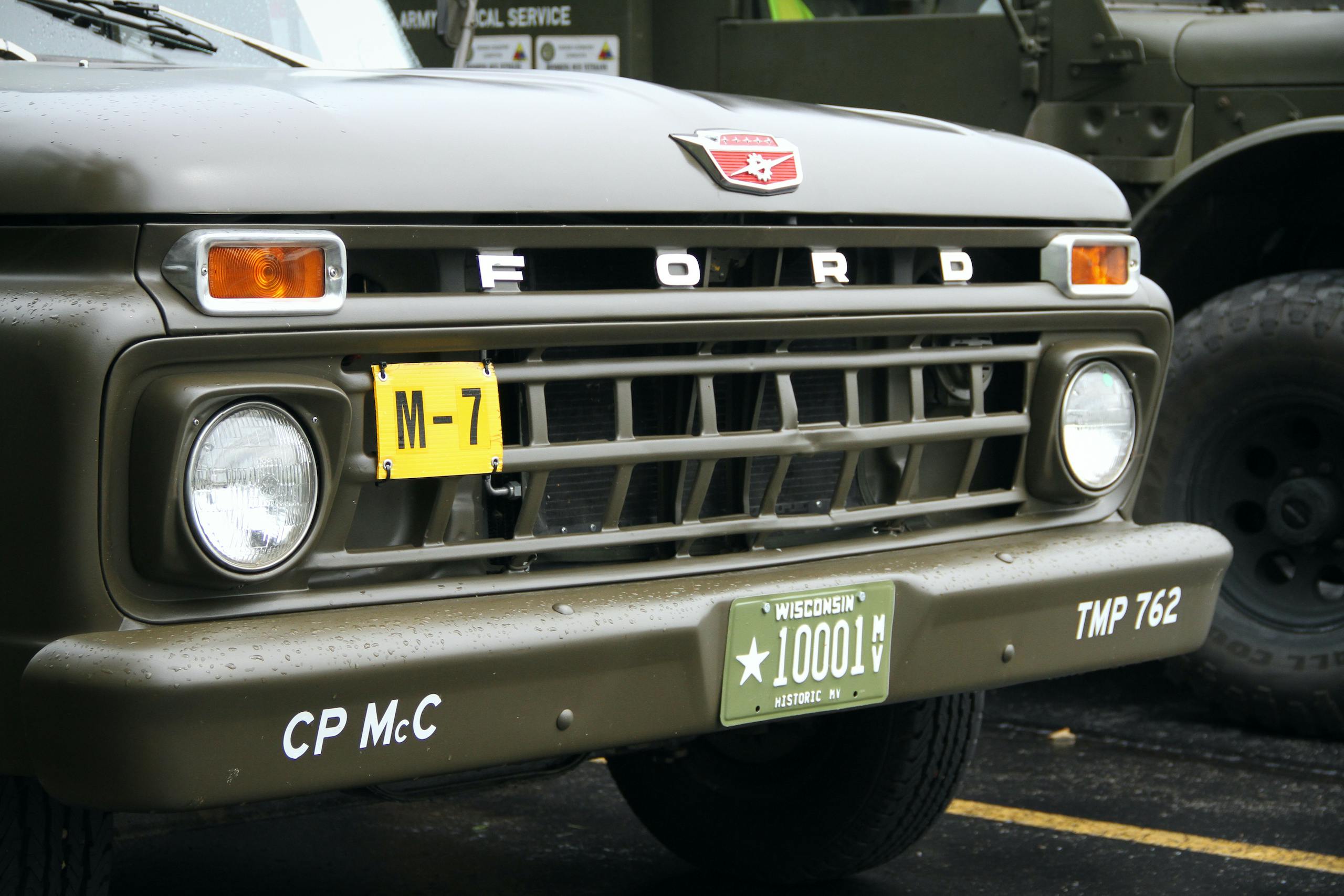 Military vehicle convoy ford pickup front grille