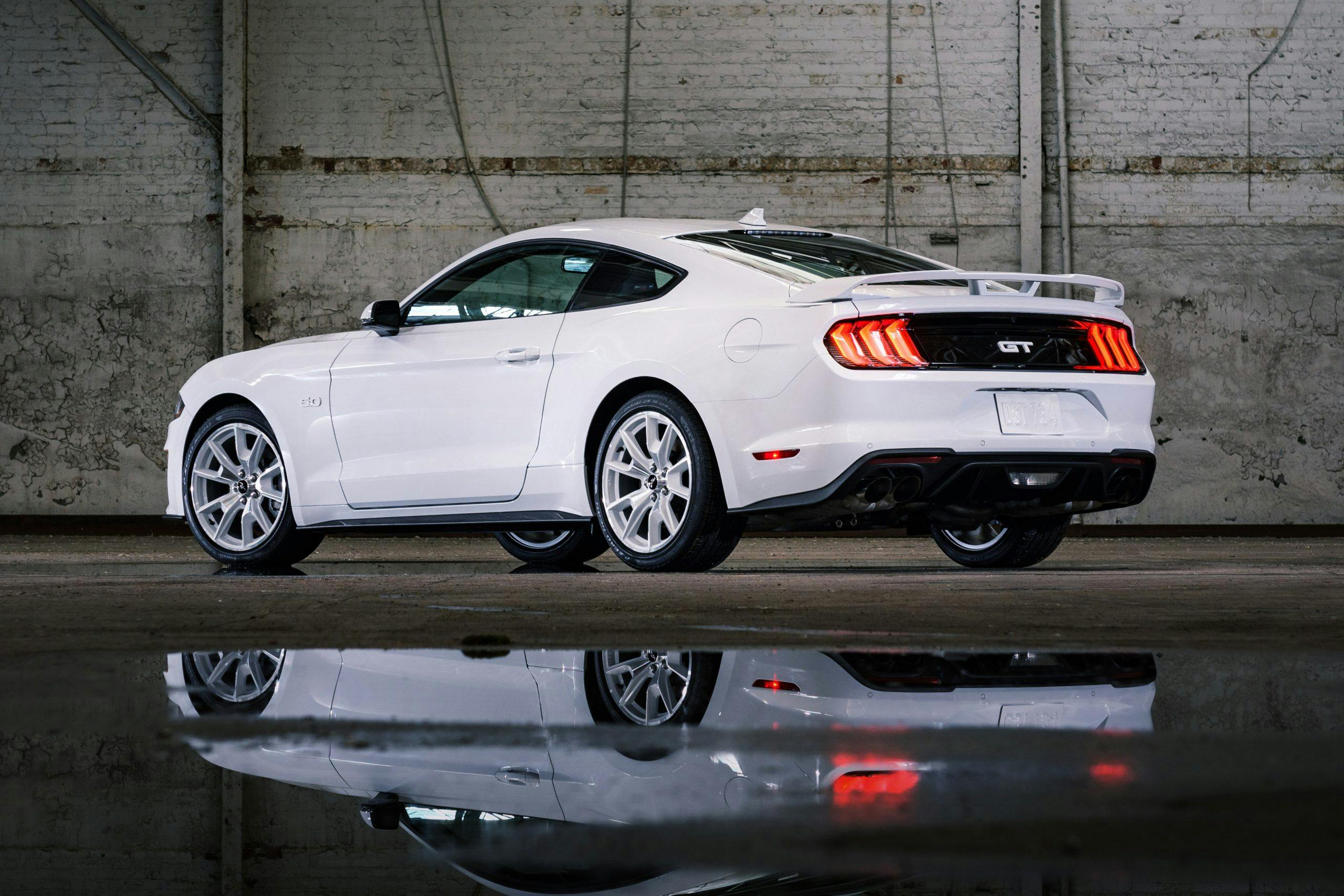 2022 Mustang Coupe Ice White Appearance Package_11