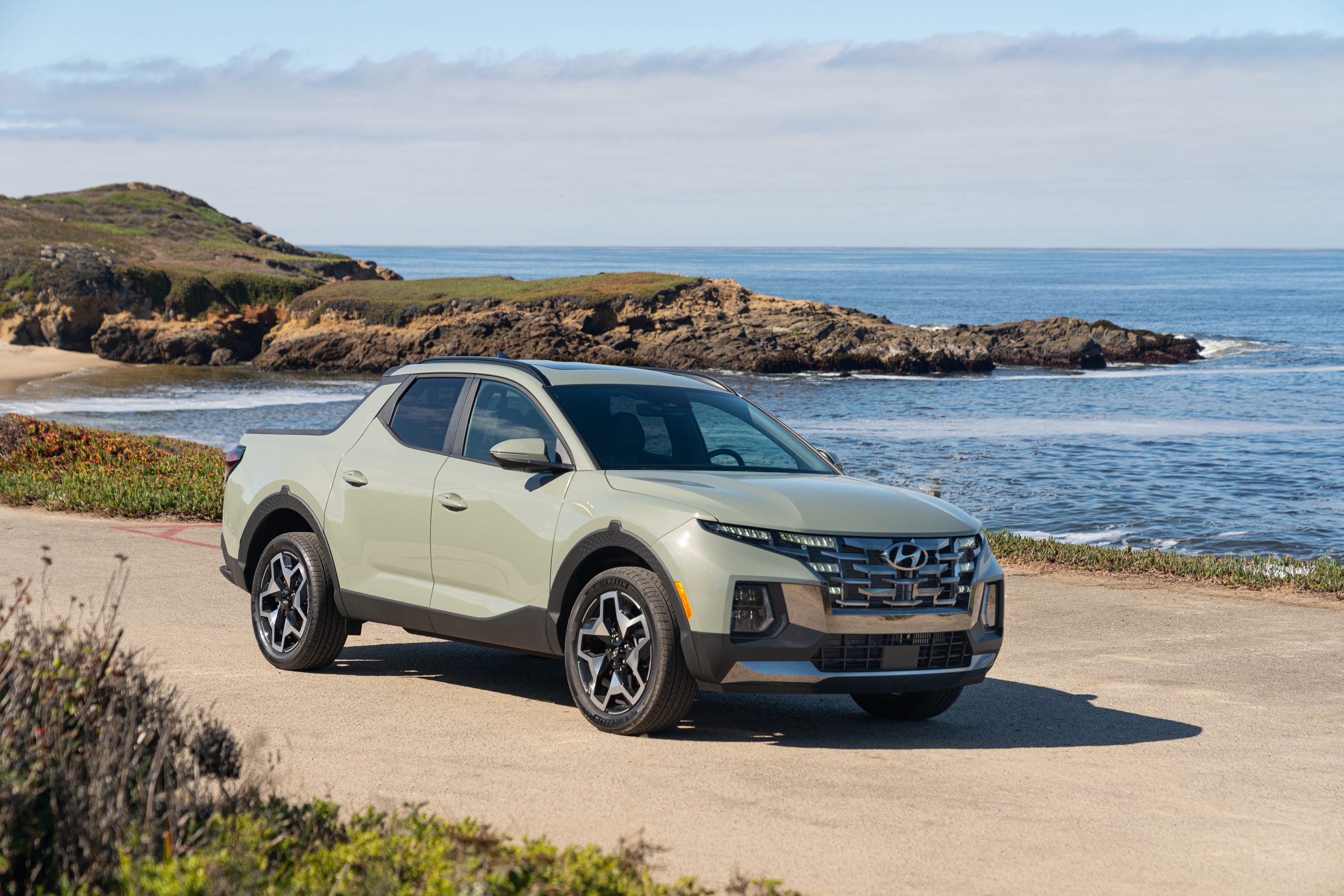 First Look Review 2022 Hyundai Santa Cruz Limited AWD Hagerty Media