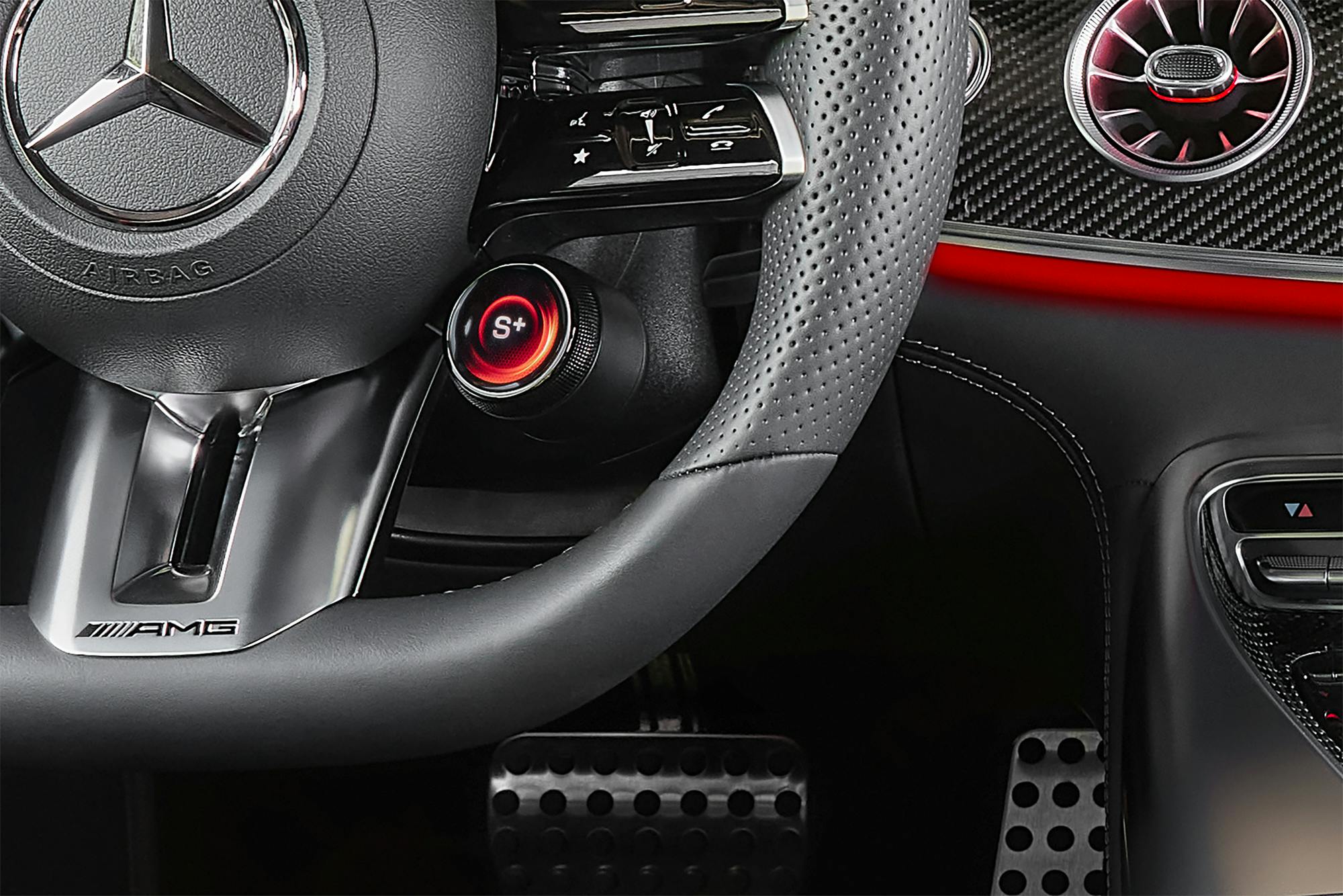2023-Mercedes-AMG-GT-63-S-E-Performance steering wheel detail