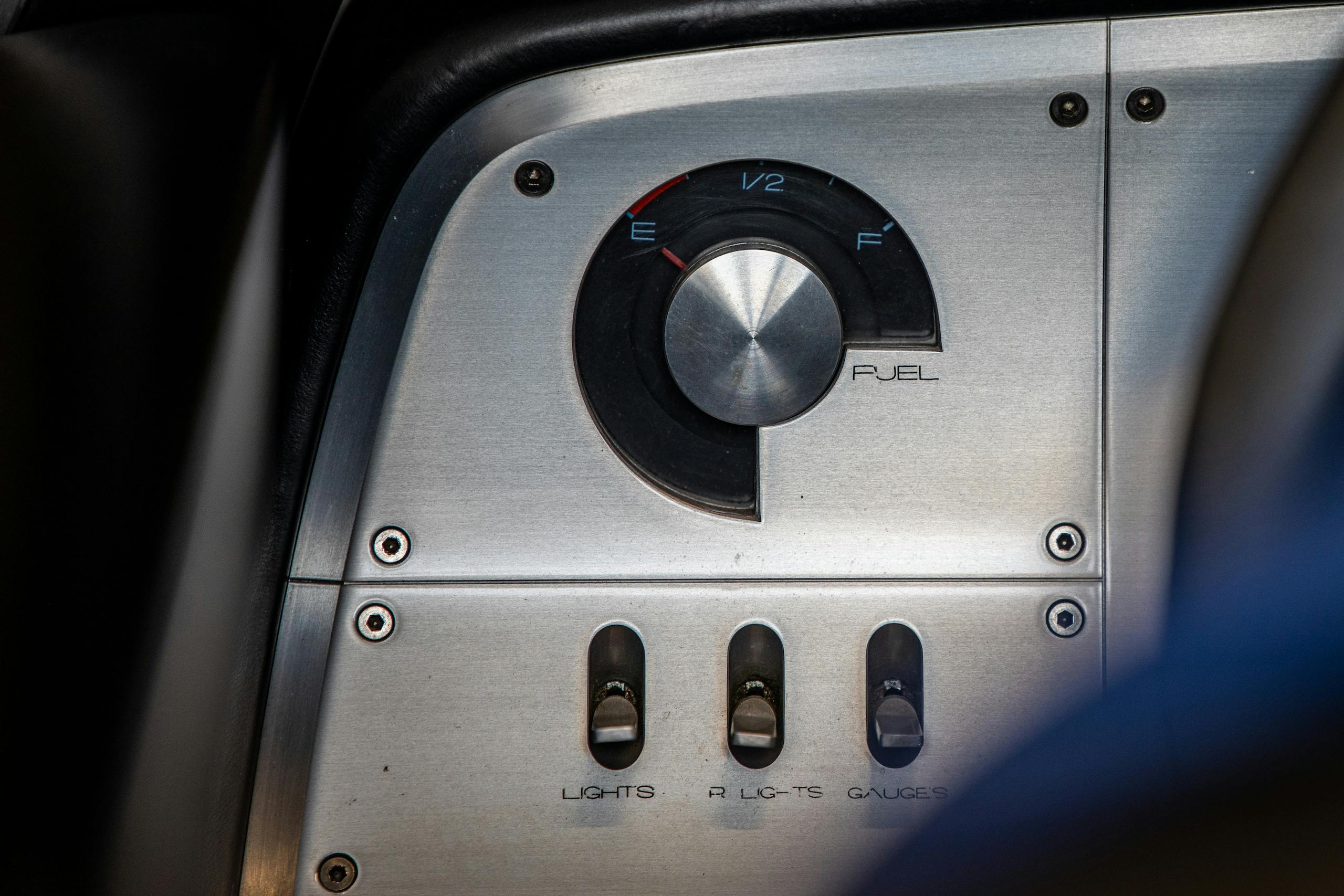 Cobra Concept fuel gauge detail