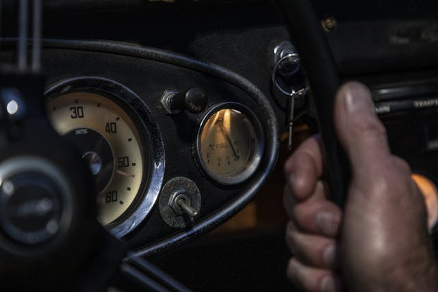 Austin-Healey gauges detail