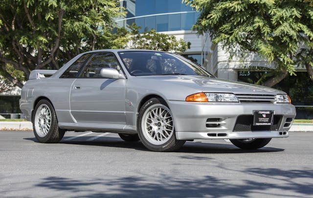 Nissan Skyline R R32 front three-quarter