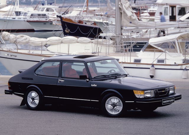 Saab 900 Turbo front three-quarter