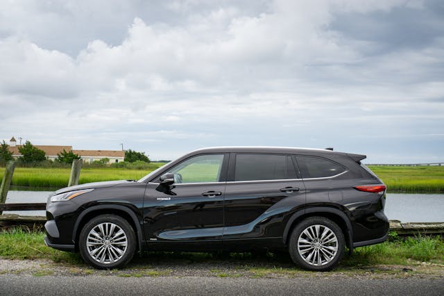 2021 Toyota Highlander Hybrid Platinum AWD side