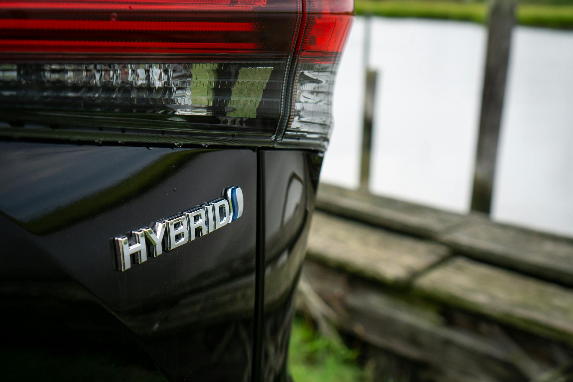 2021 Toyota Highlander Hybrid Platinum AWD badge