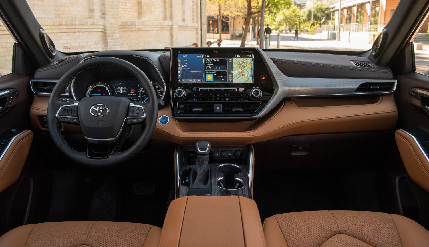 2021 Toyota Highlander Hybrid Platinum AWD front seat