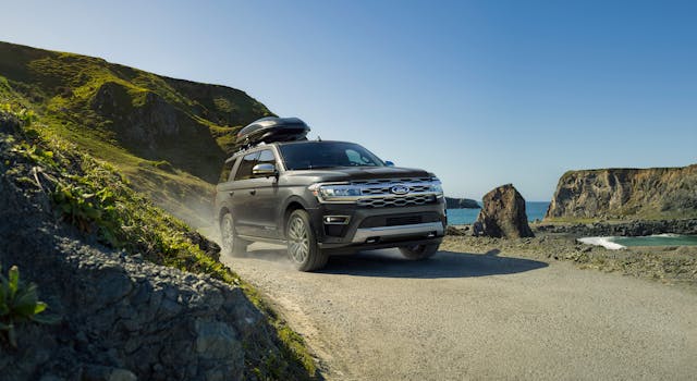 2022 Ford Expedition Limited front three quarter with roof box