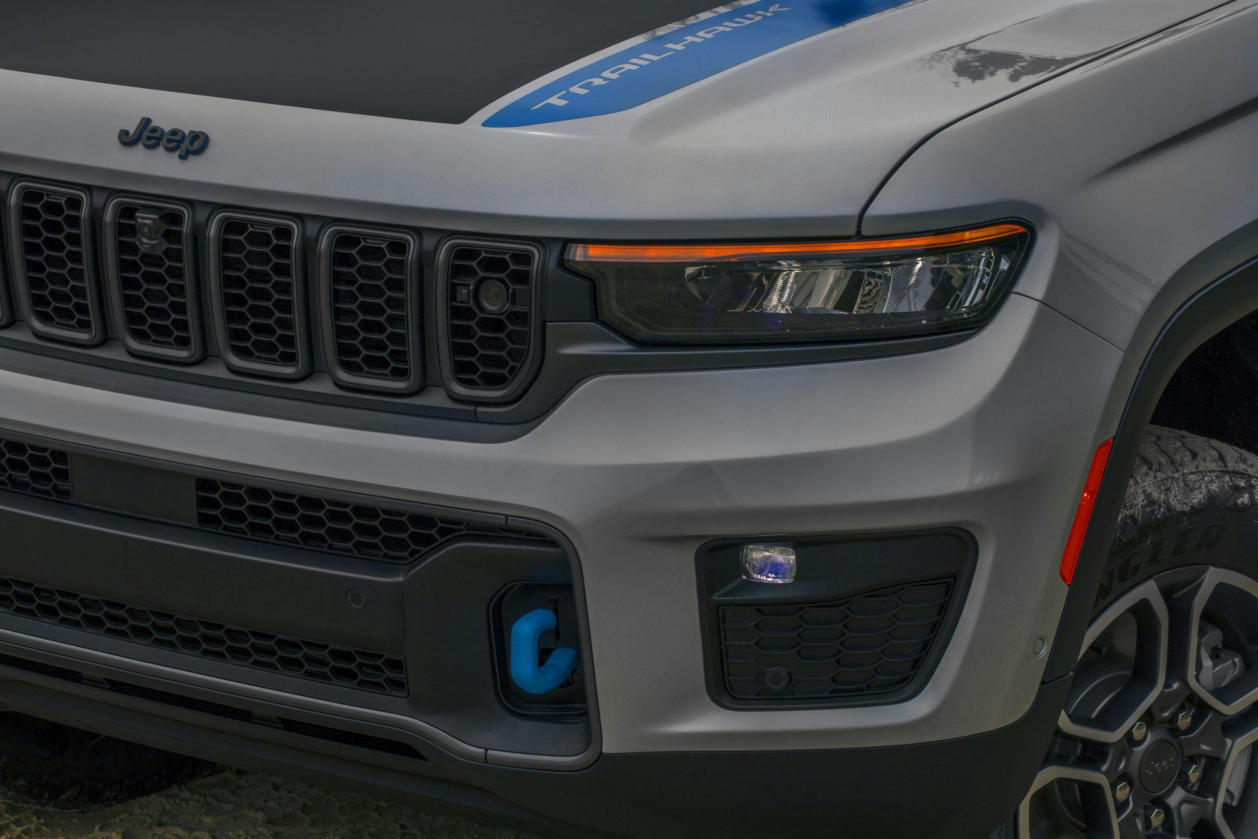 2022 Jeep Grand Cherokee Trailhawk 4xe front end details