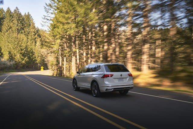 2022 VW Tiguan SEL R-Line rear three-quarter action