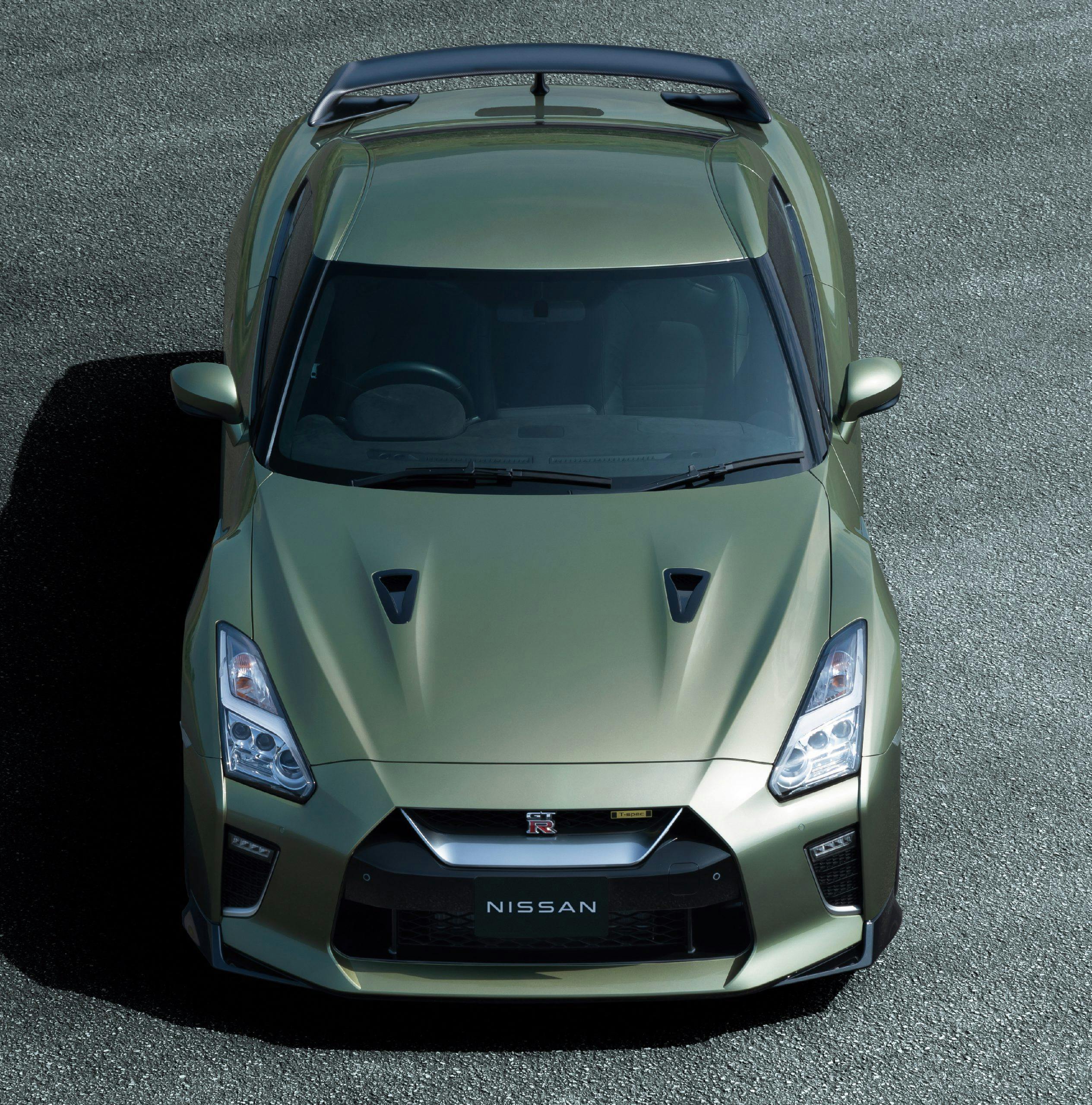 2022 Nissan GT-R front