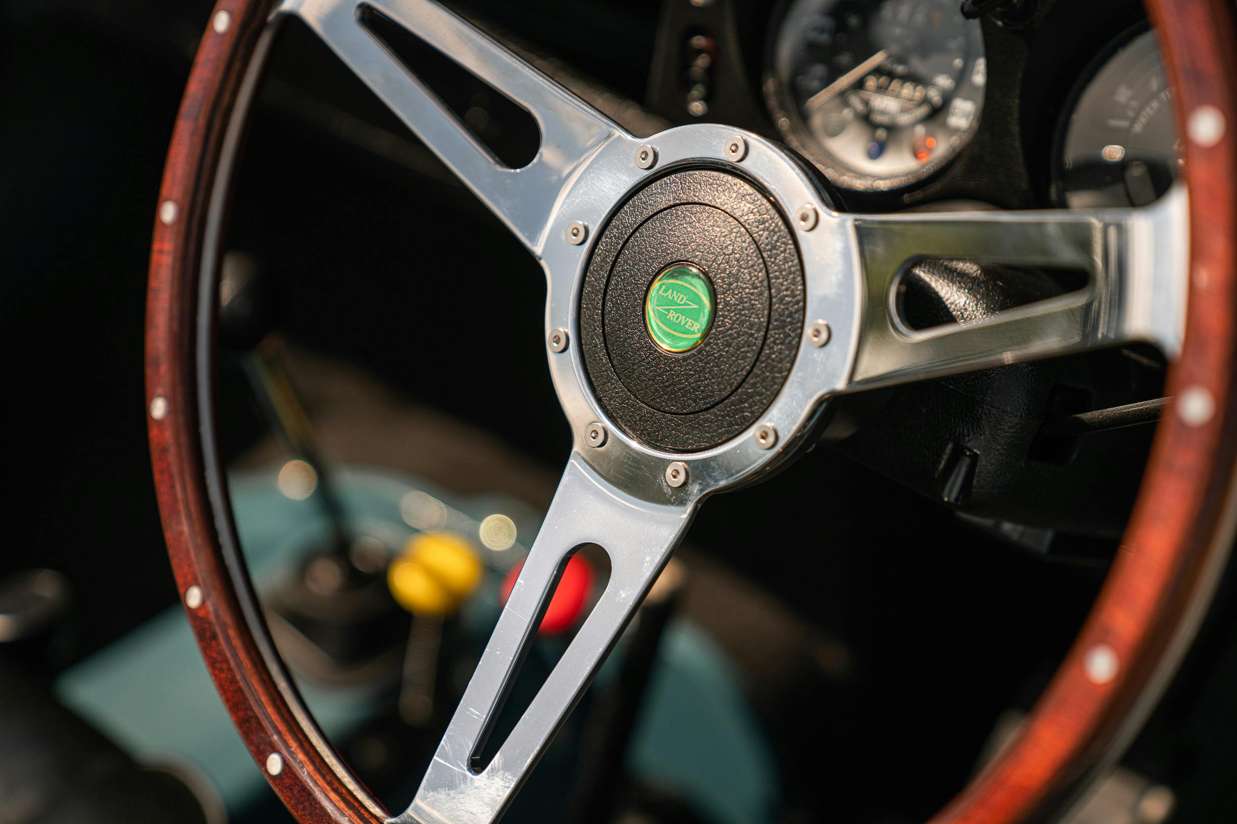 1982 Land Rover interior steering wheel