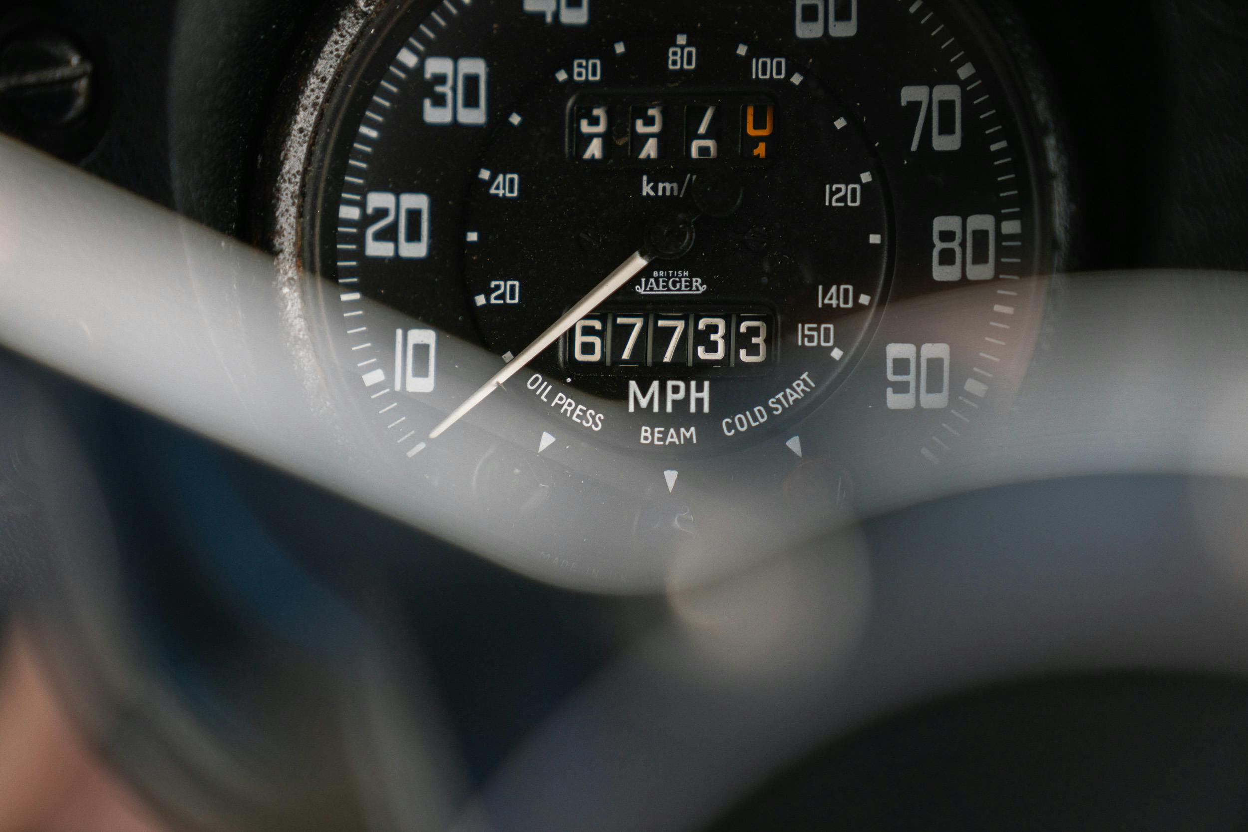 1982 Land Rover speedometer