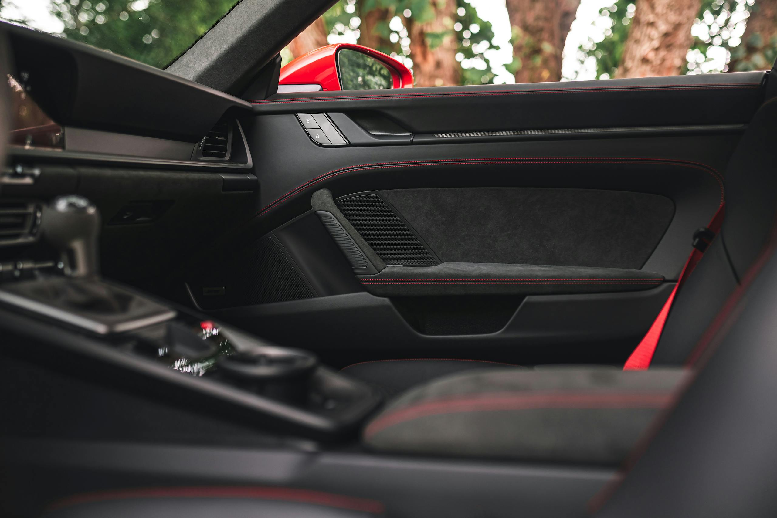 Porsche 911 GTS interior door panel materials
