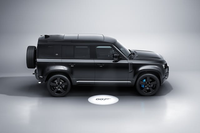 Defender V8 Bond Edition 007 110