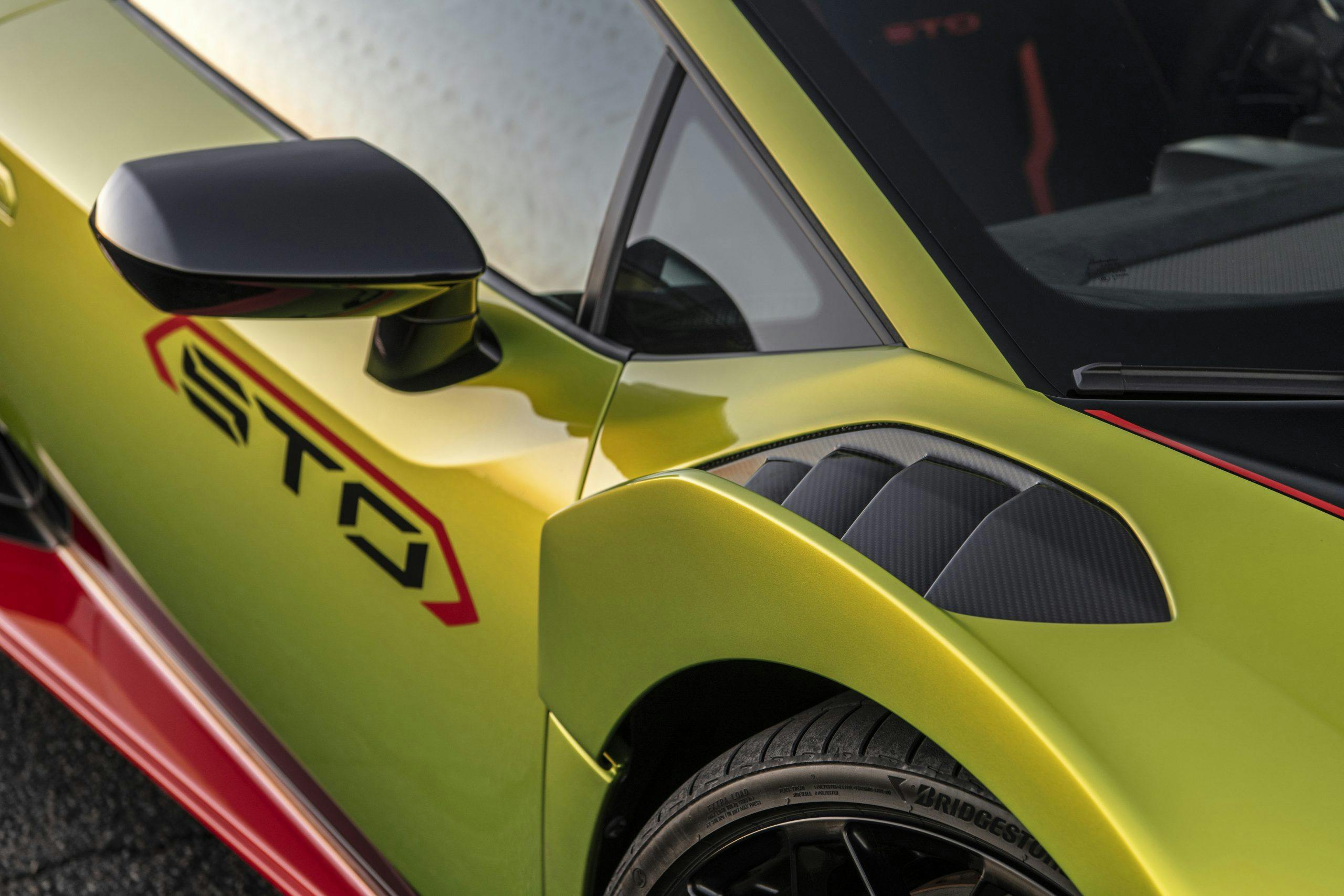 2022 Lamborghini Huracan STO side