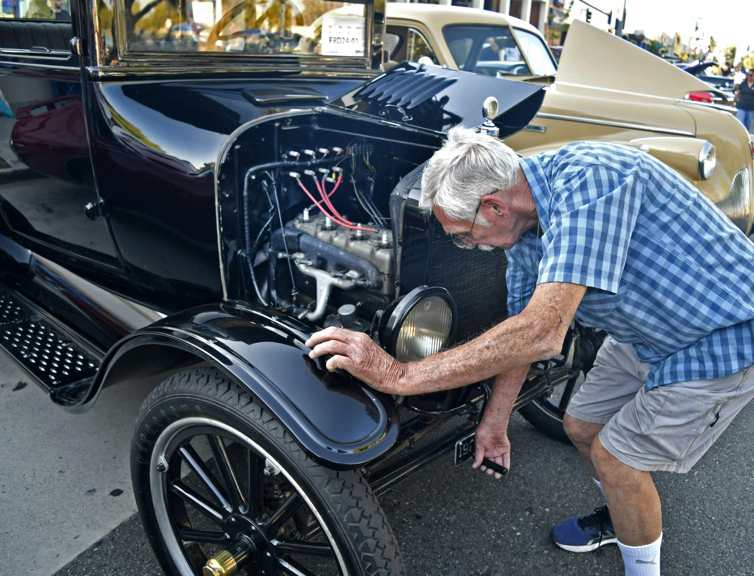 Route 66 Reunion model t ford engine cranking