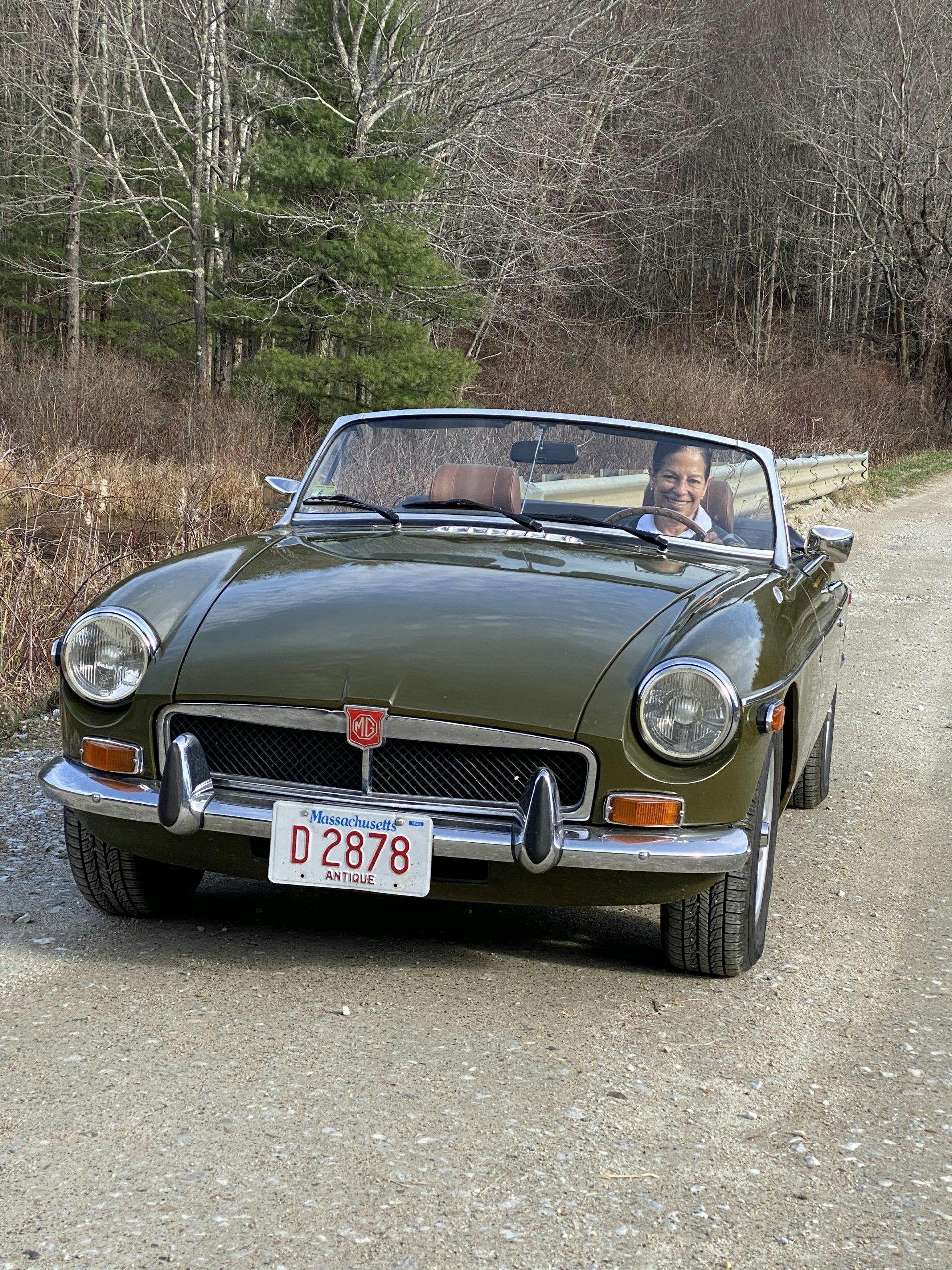 1974 MGB front