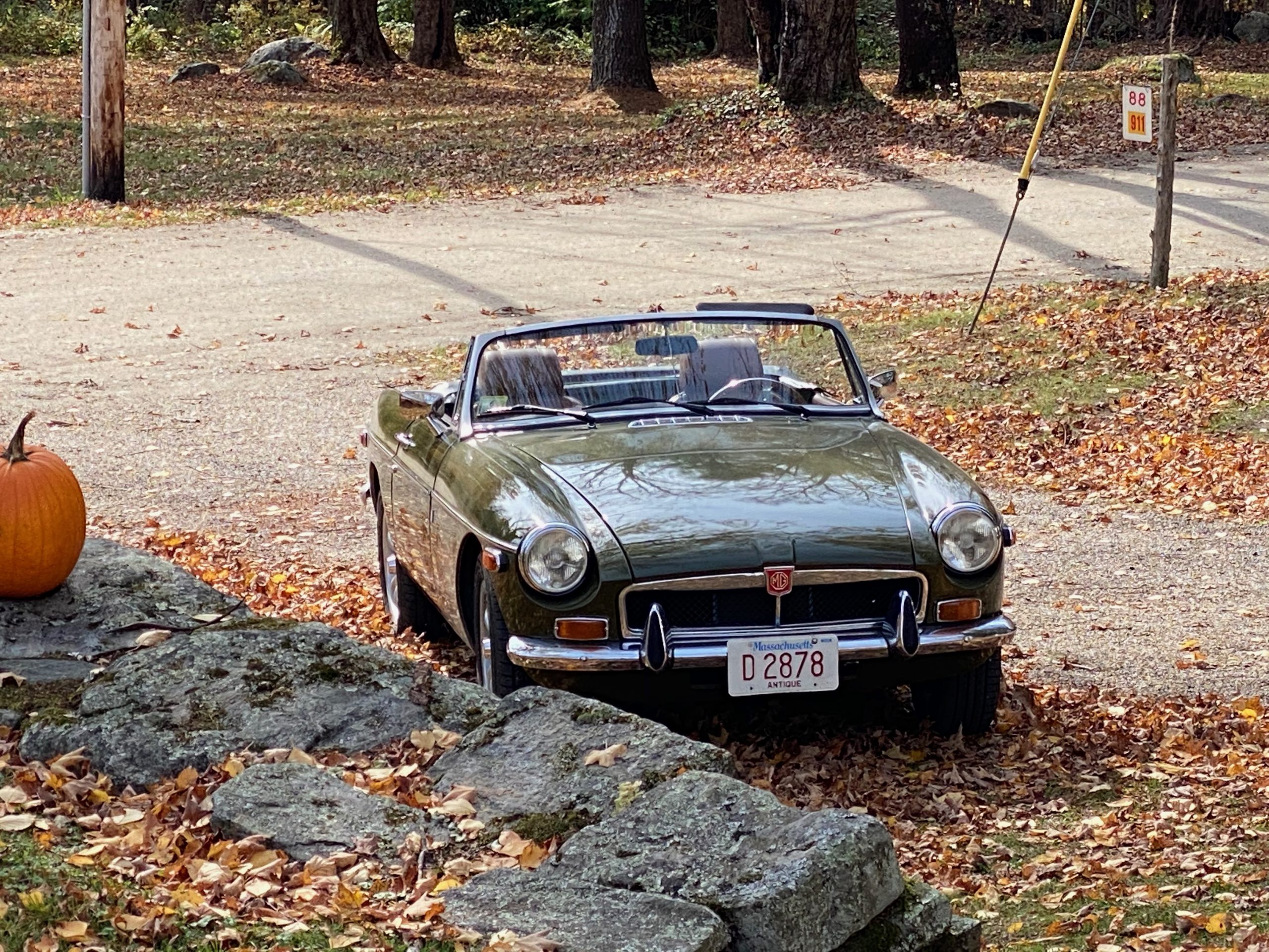 ミニカー Cult 1/18 MG B GT V8 tundra green 1974 Cult 1-18 1973 MGB GT V8 diecast model car review