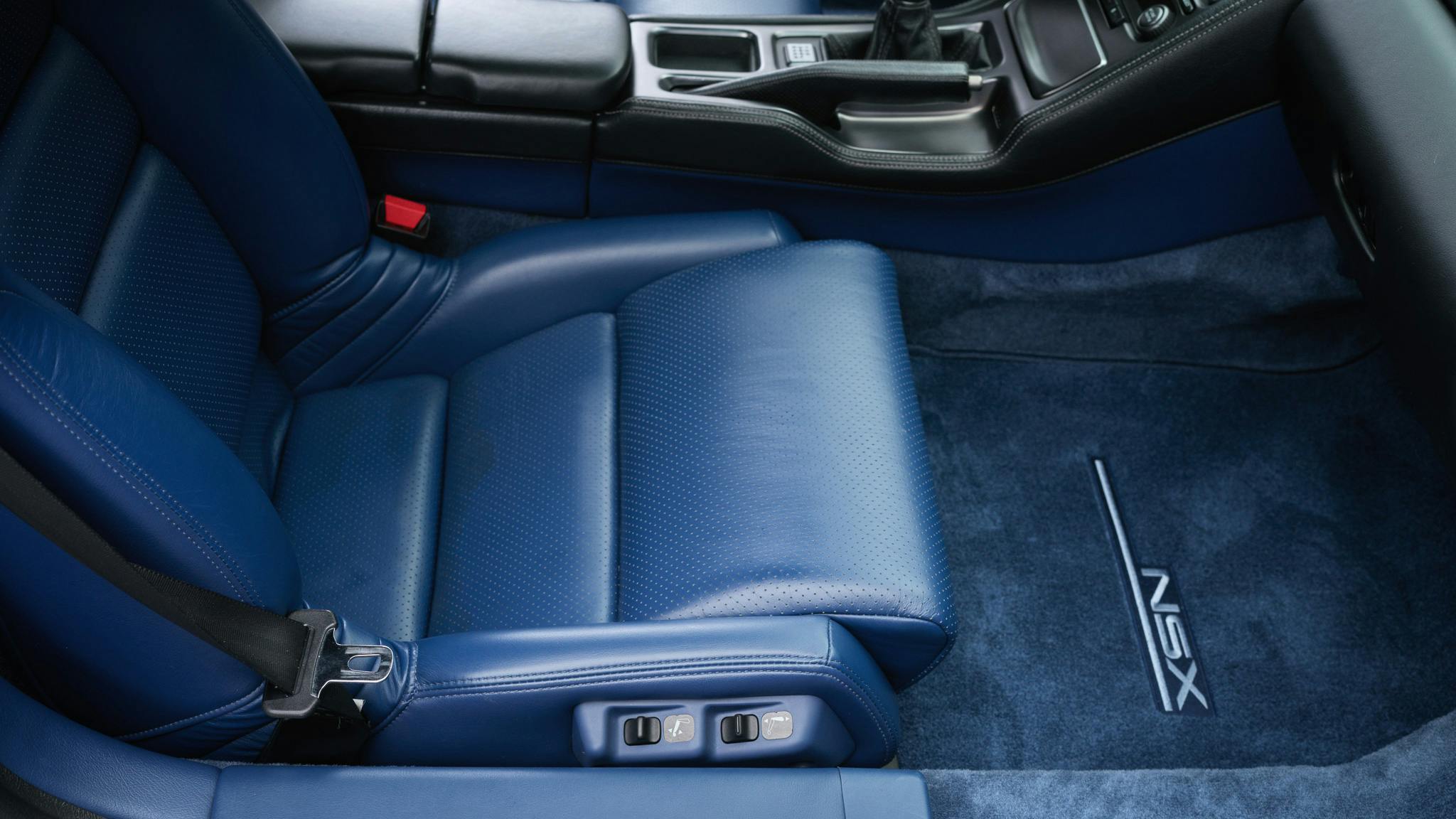 2003 Acura NSX-T interior front seat