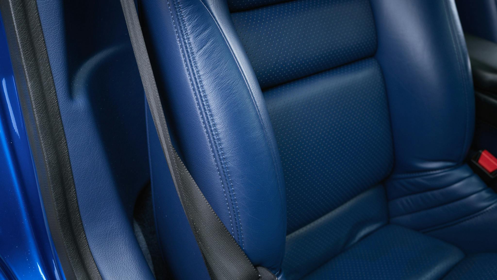 2003 Acura NSX-T interior leather seat detail