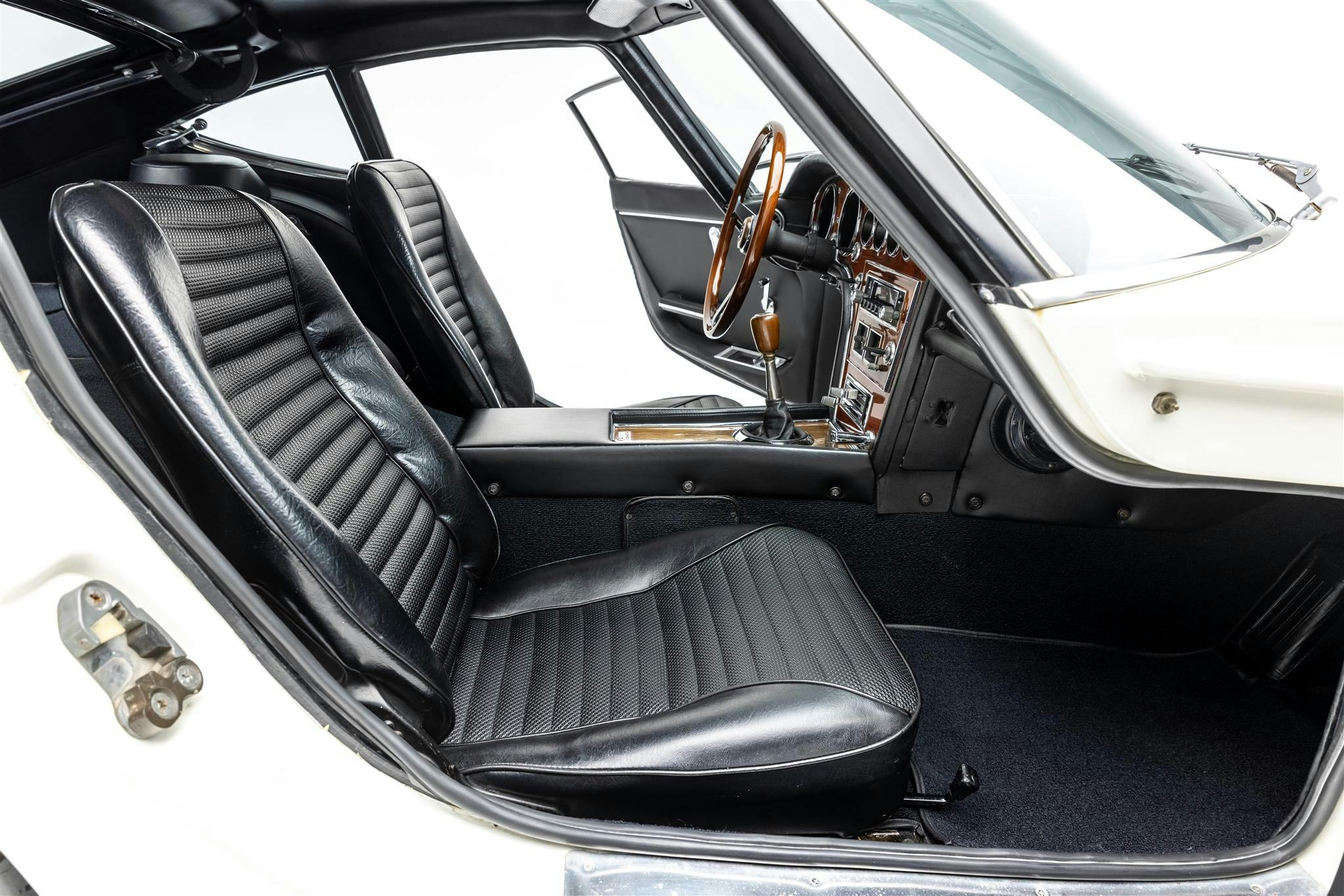 1968 Toyota 2000GT interior side