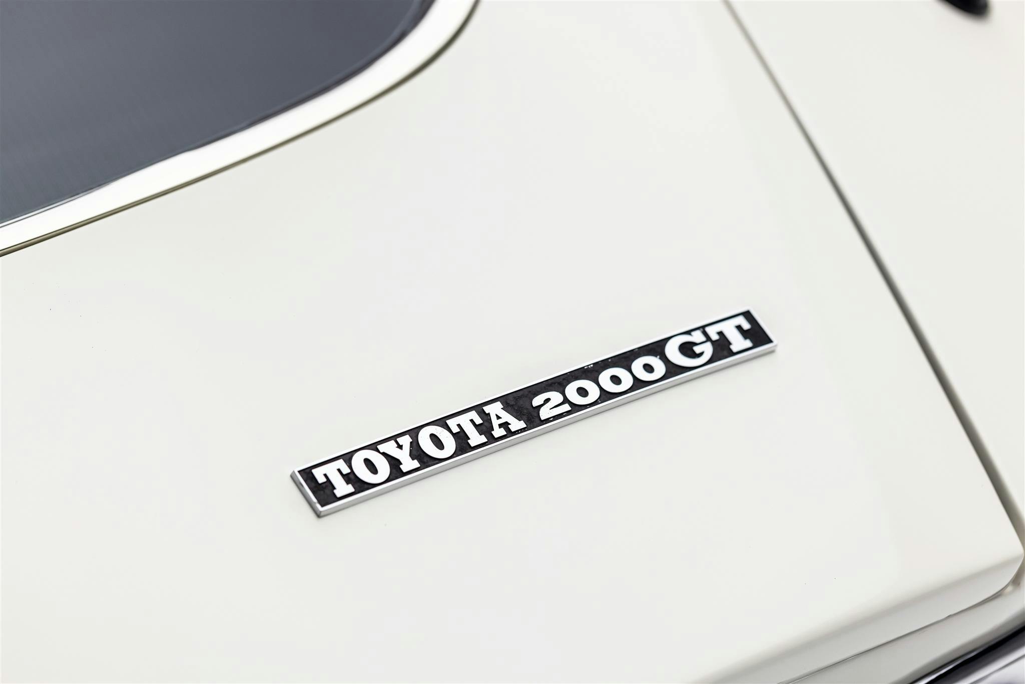 1968 Toyota 2000GT badge