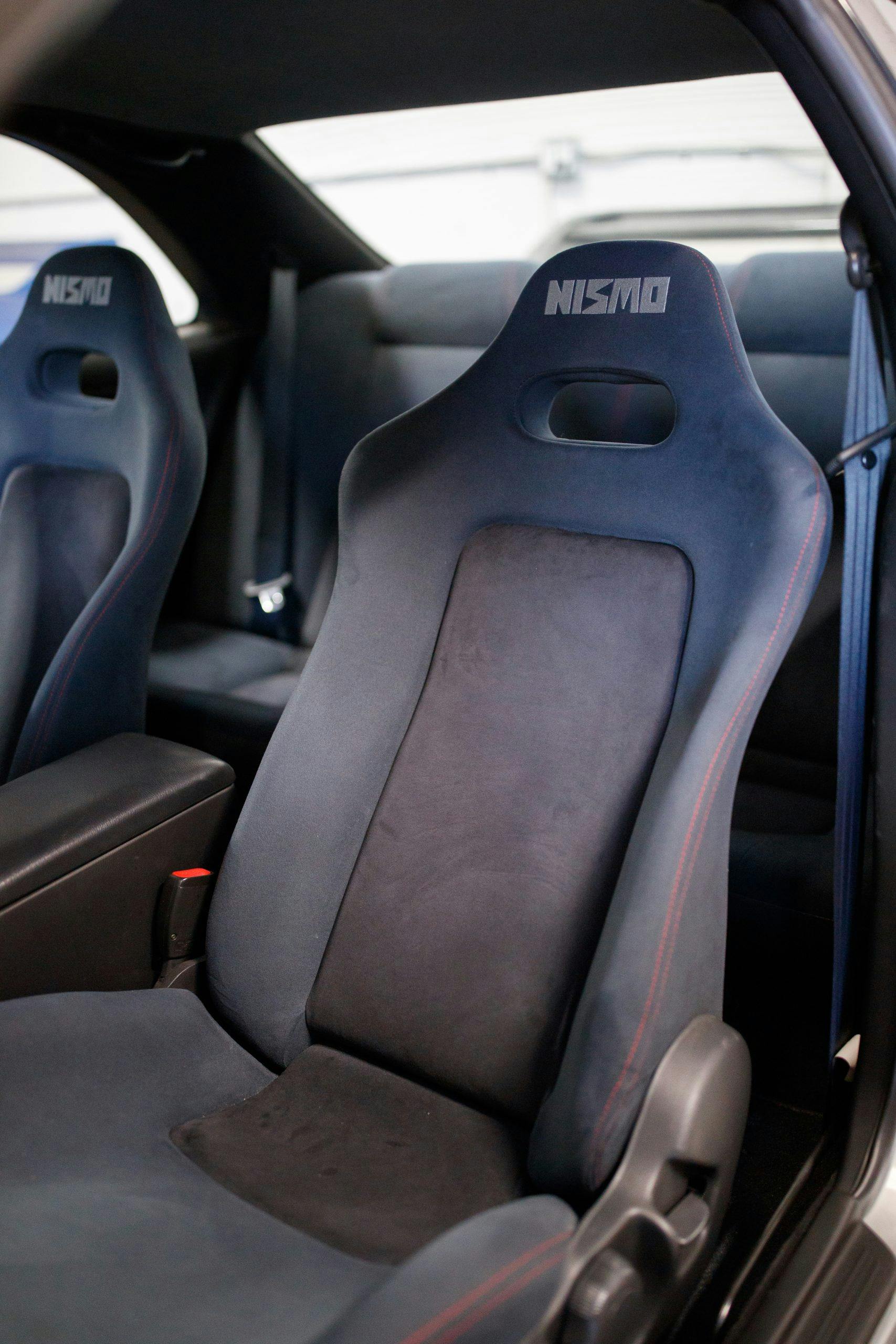 T-R NISMO 400R interior seat