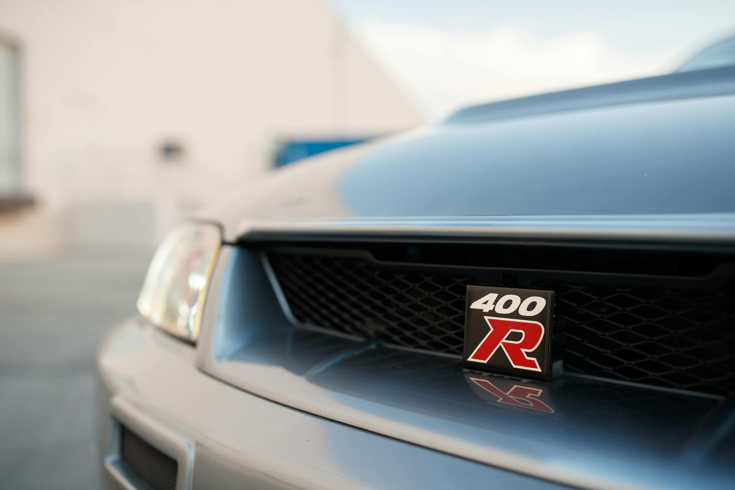 T-R NISMO 400R front end grille logo