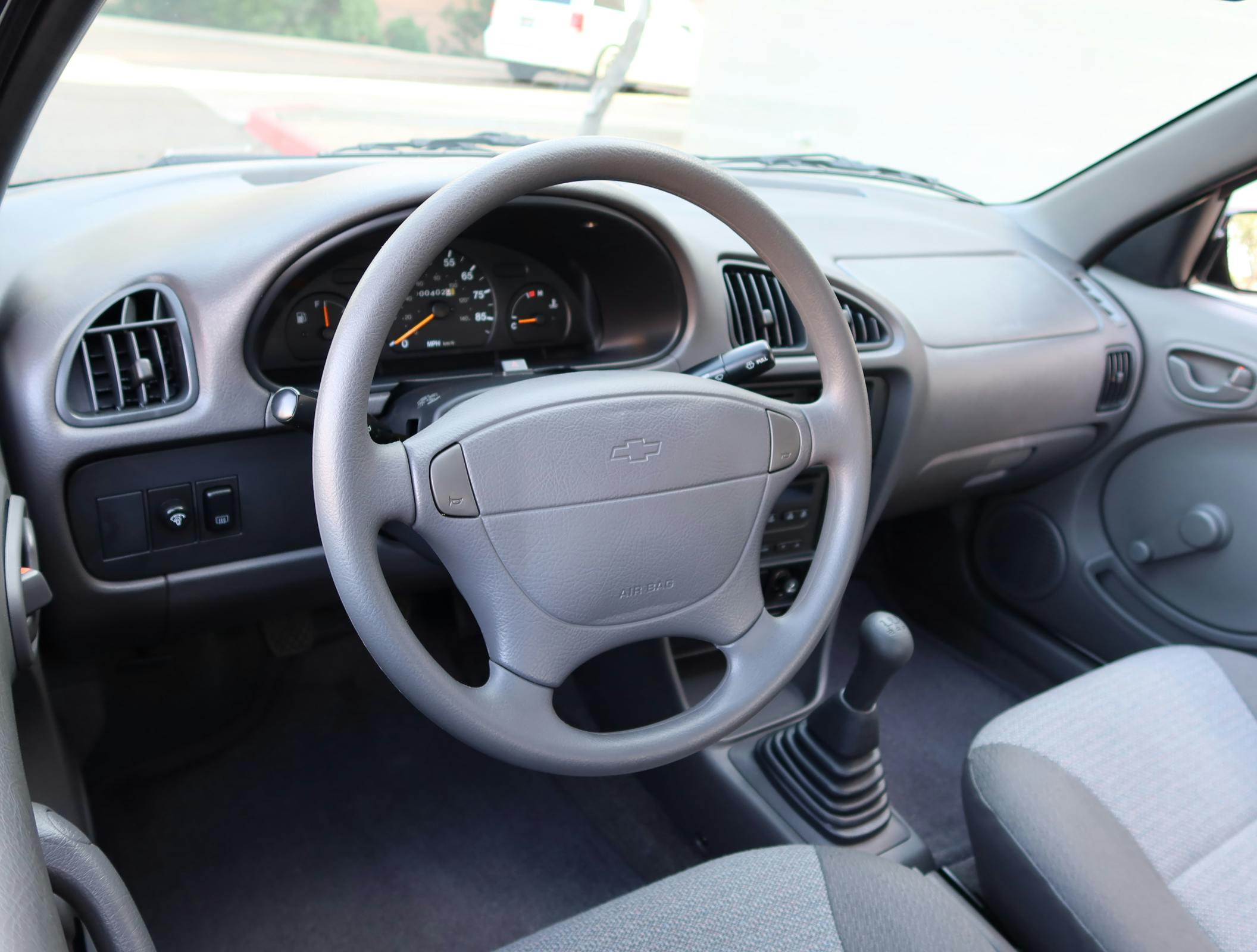 2000 Chevrolet Metro Coupe 5-Speed interior steering wheel