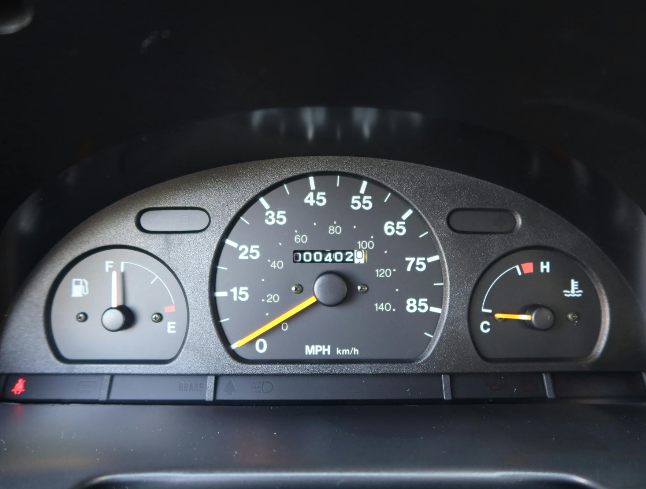 2000 Chevrolet Metro Coupe 5-Speed dash gauges