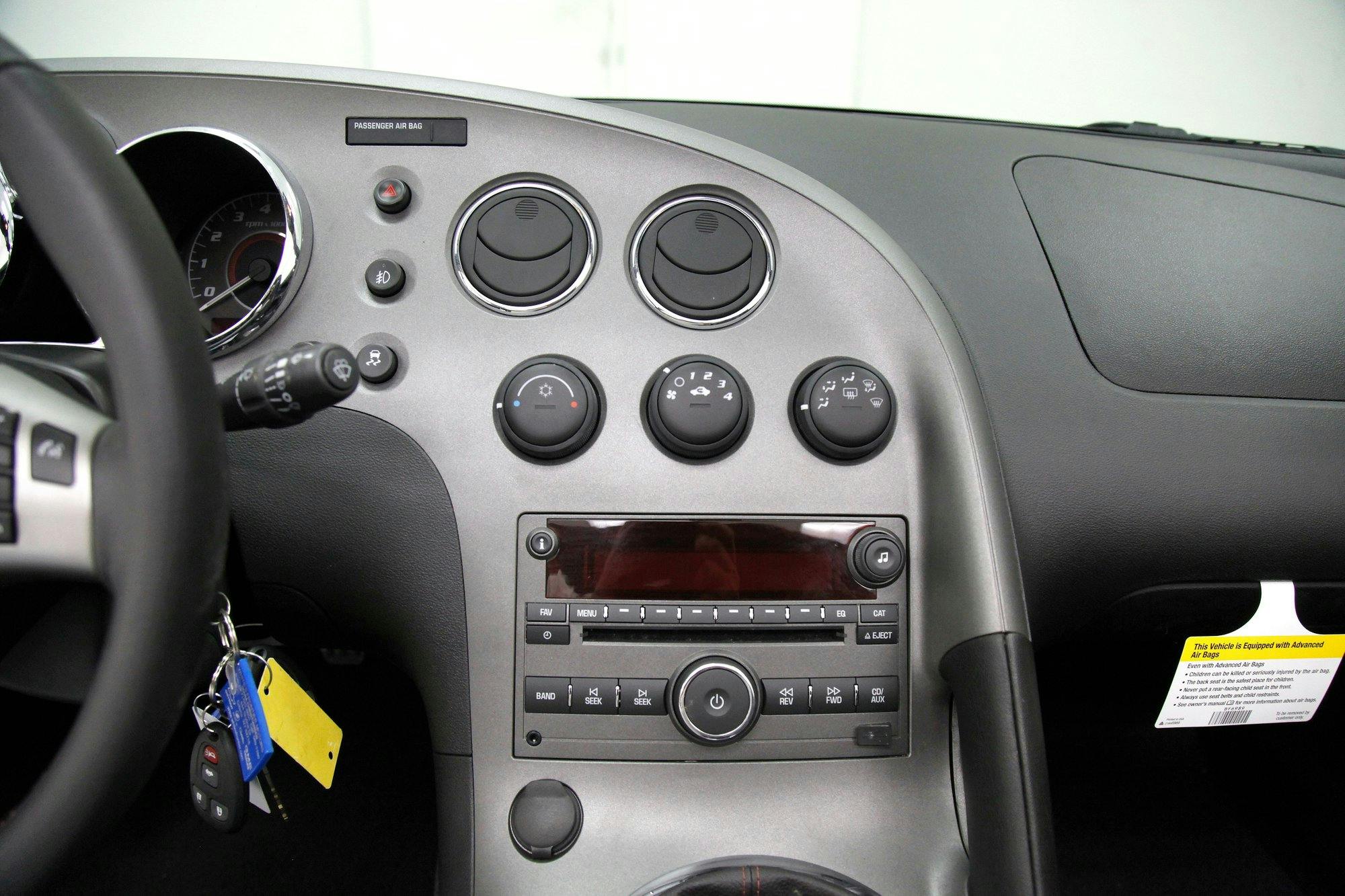 2009 Pontiac Solstice GXP interior center dash