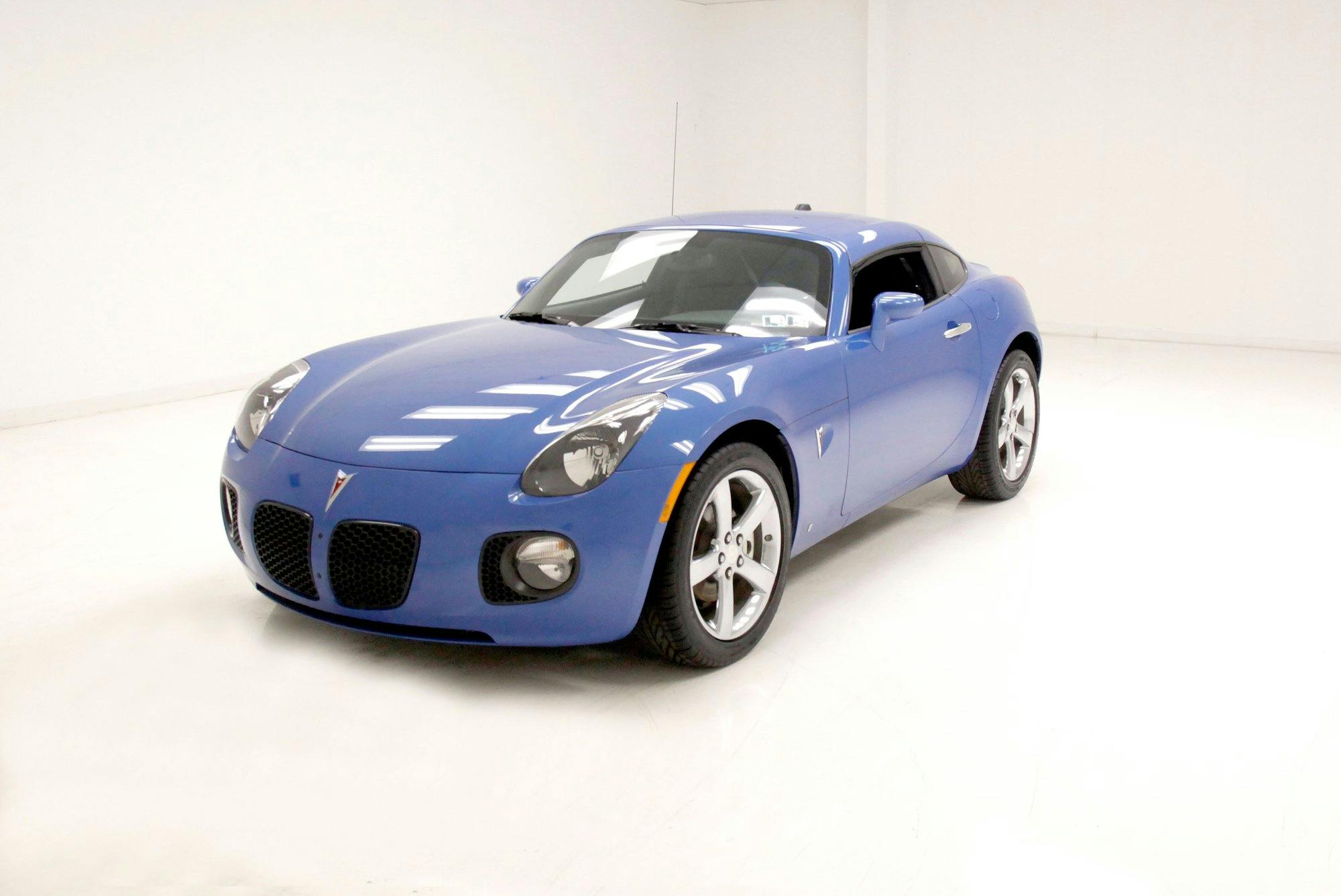 2009 Pontiac Solstice GXP front three-quarter