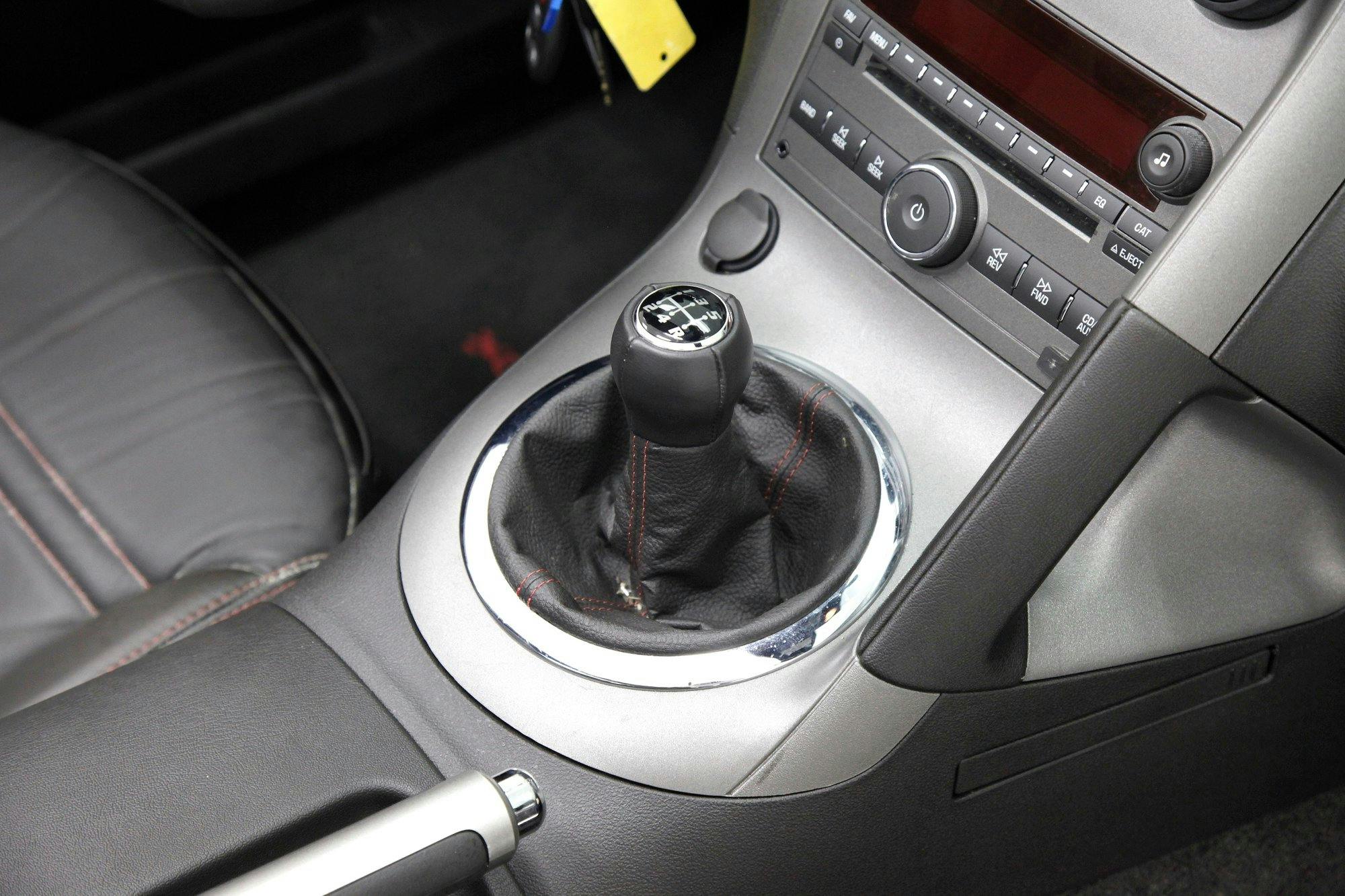 2009 Pontiac Solstice GXP interior center console 5 speed shifter