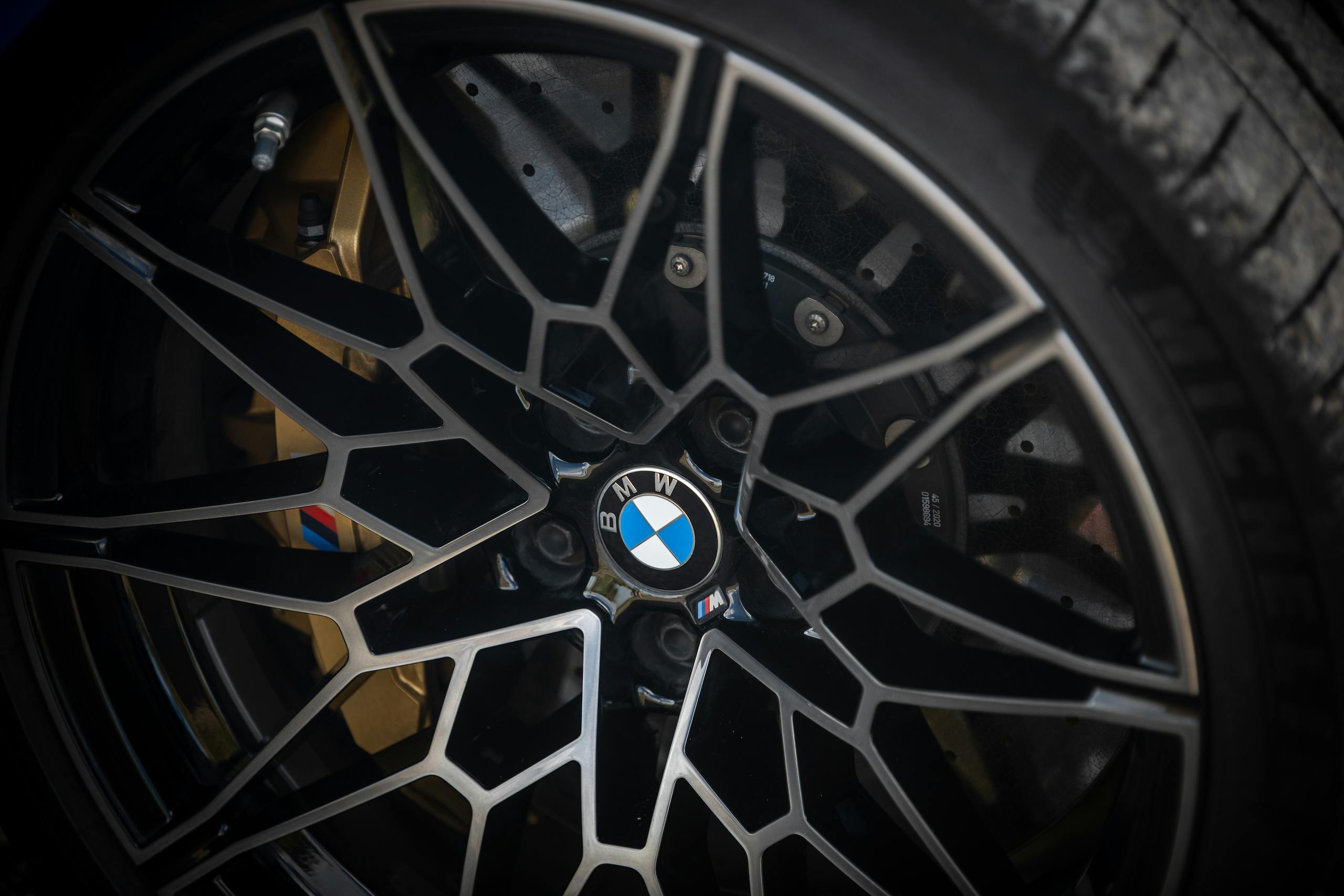 2021 BMW M4 wheel closeup