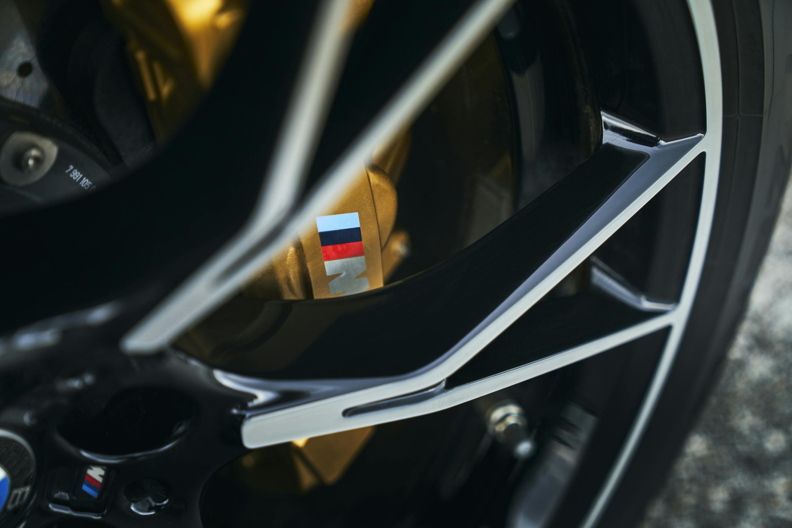 2021 BMW M5 Competition brake caliper detail