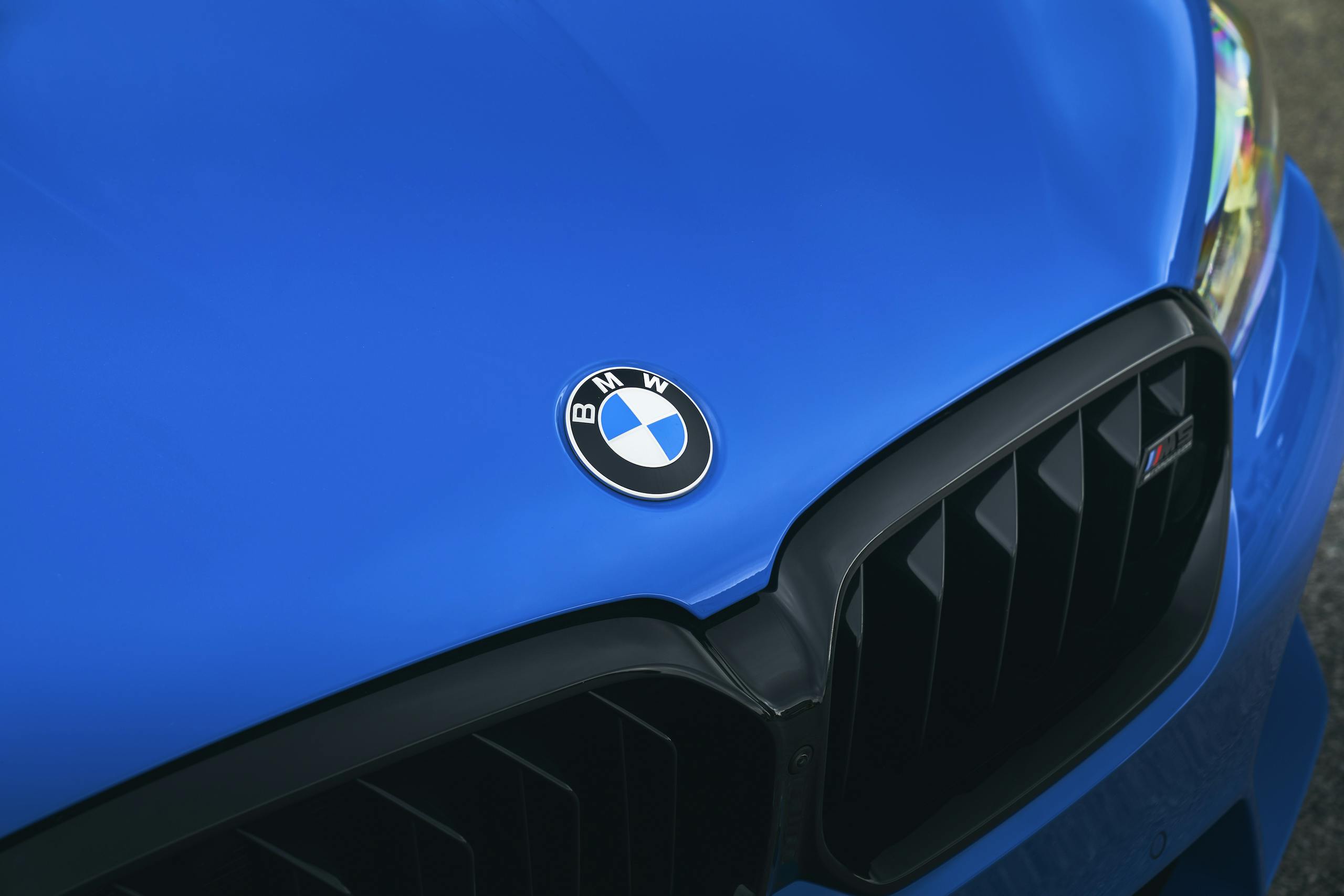 2021 BMW M5 Competition front logo emblem detail