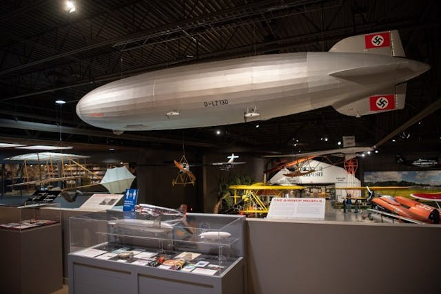 Bob Lutz - DC-3 model (Zeppelin model)