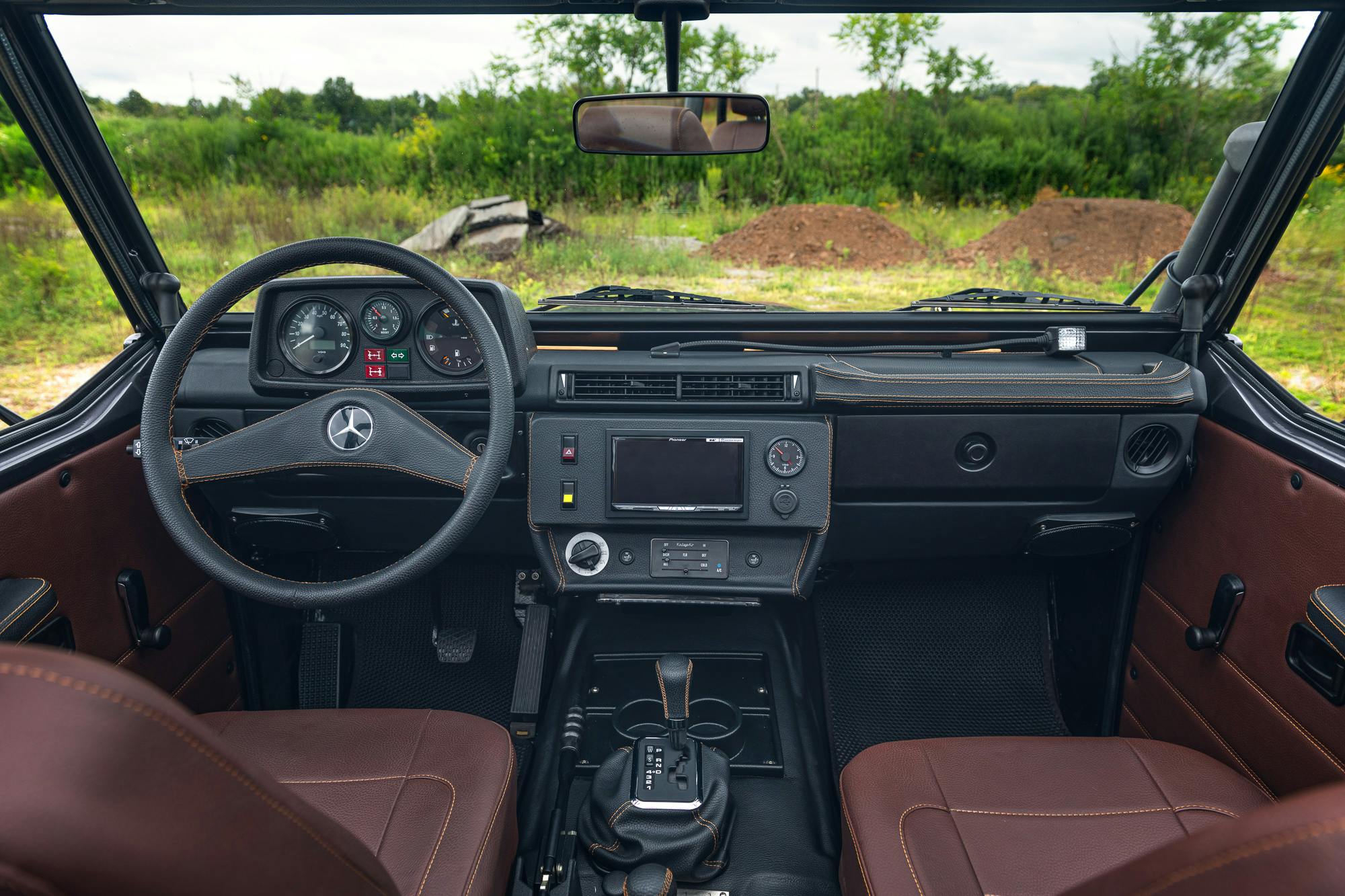 EMC Mercedes-Benz 250 GD Wolf front seat