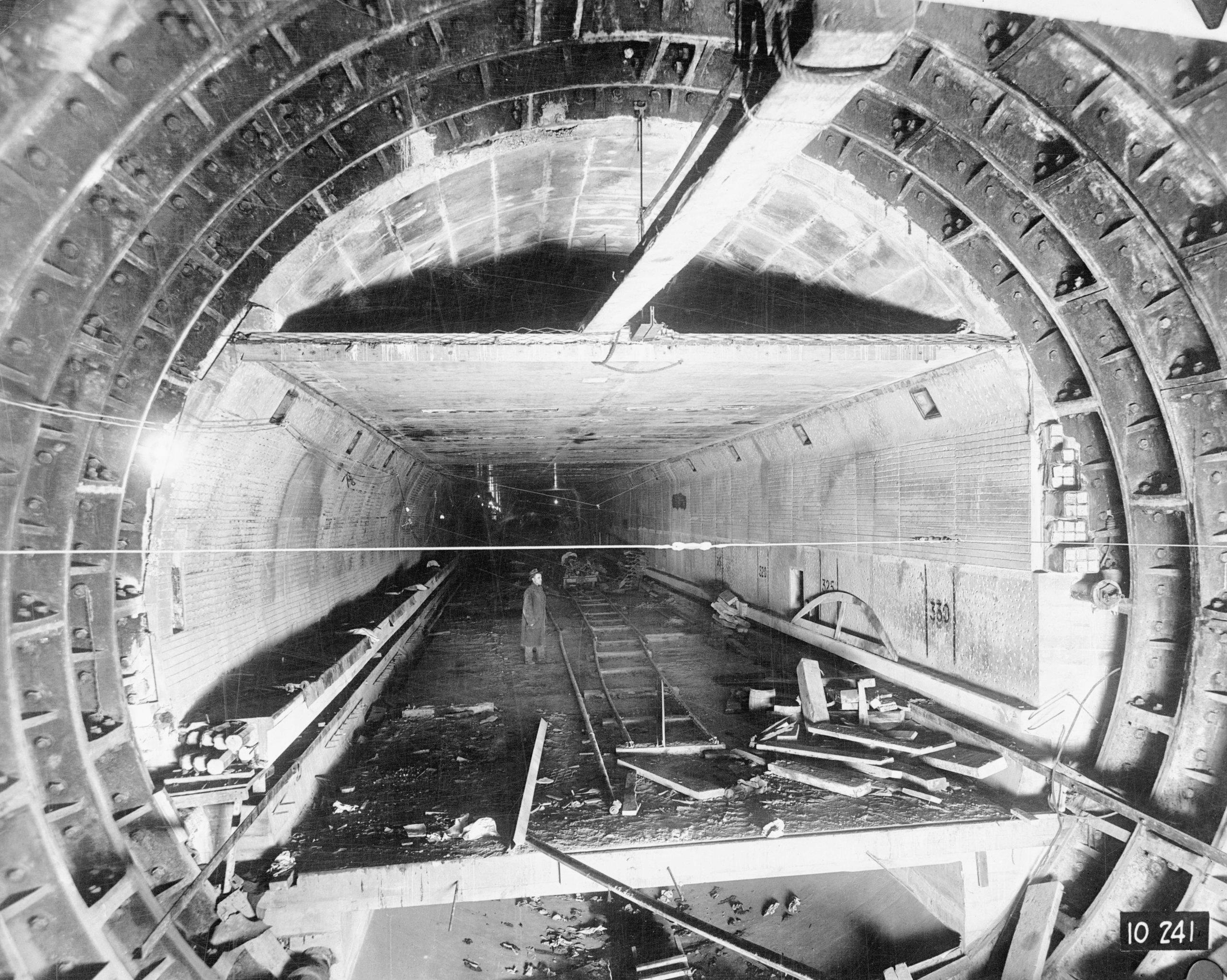 Construction of Holland Tunnel