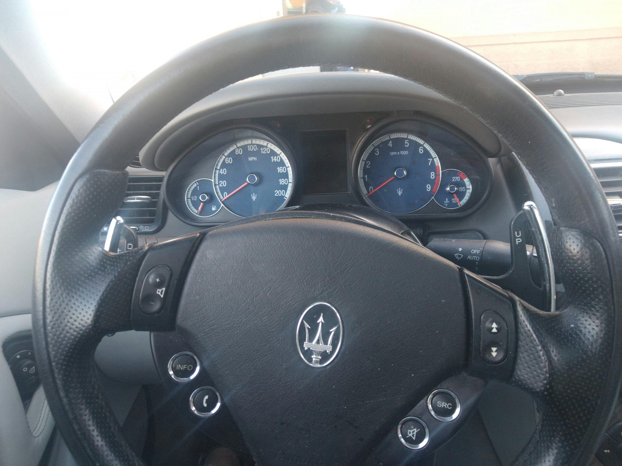 Maserati Quattroporte steering wheel