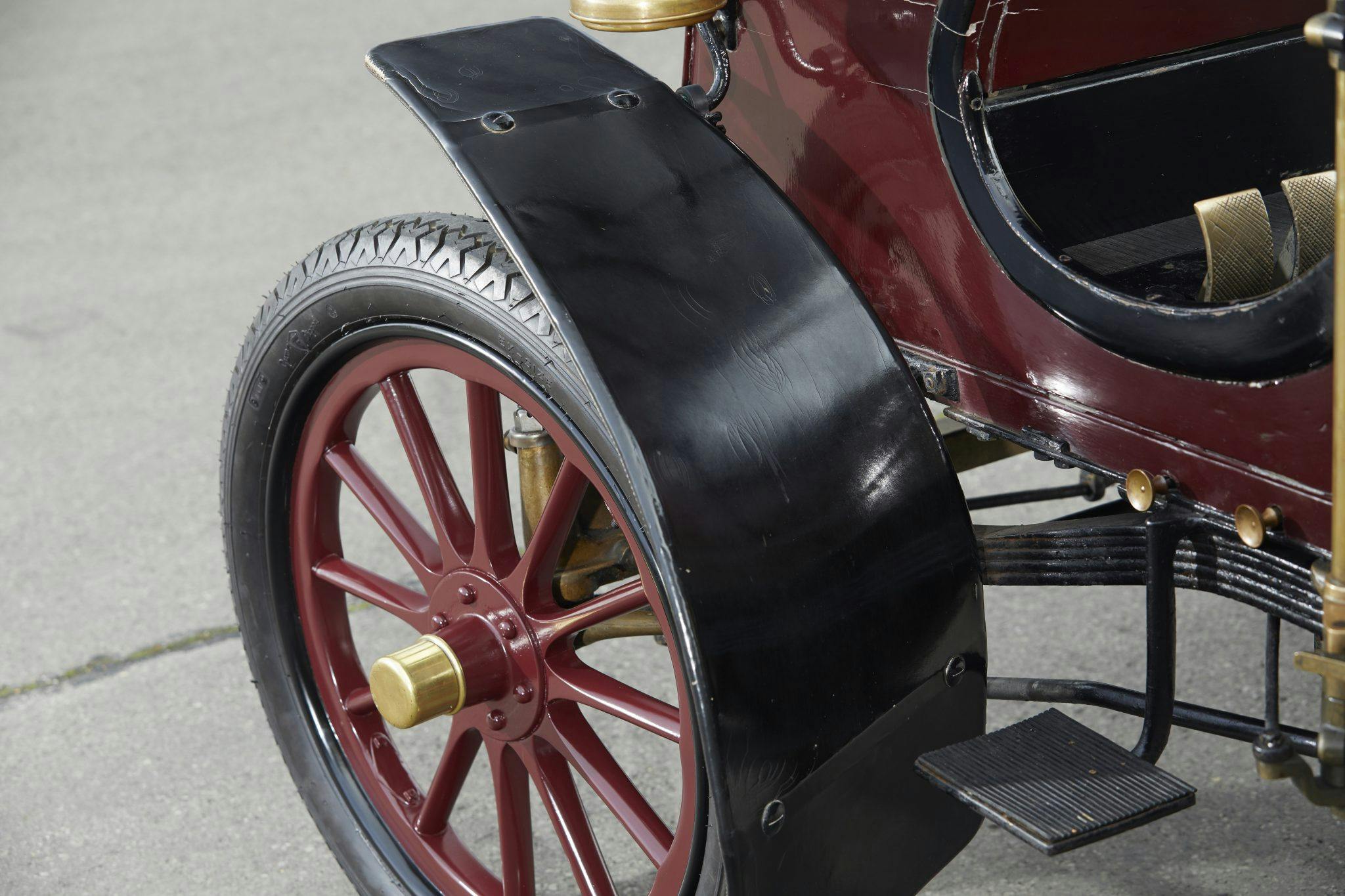 1903 Knox fender and wheel