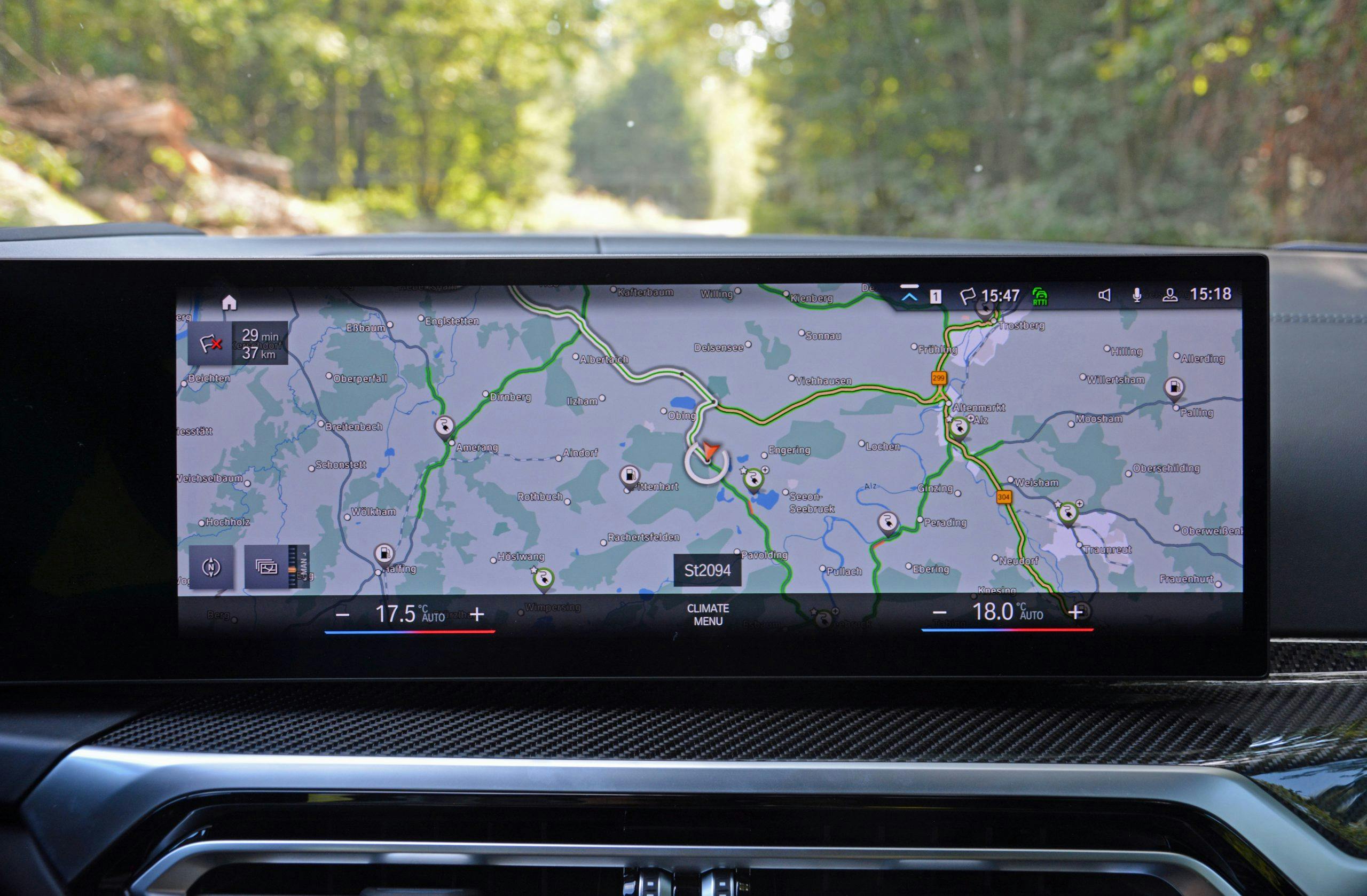 2022 BMW i4 M50 interior infotainment navigation display