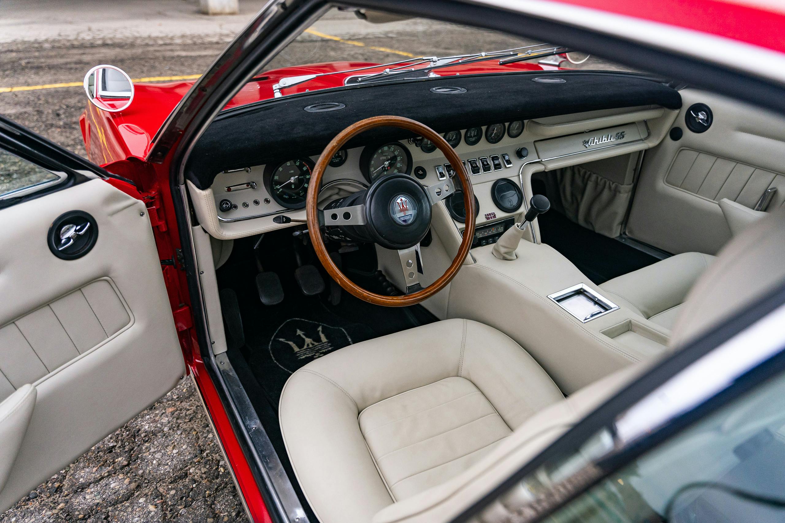 Ghibli SS 4-9 Coupe interior